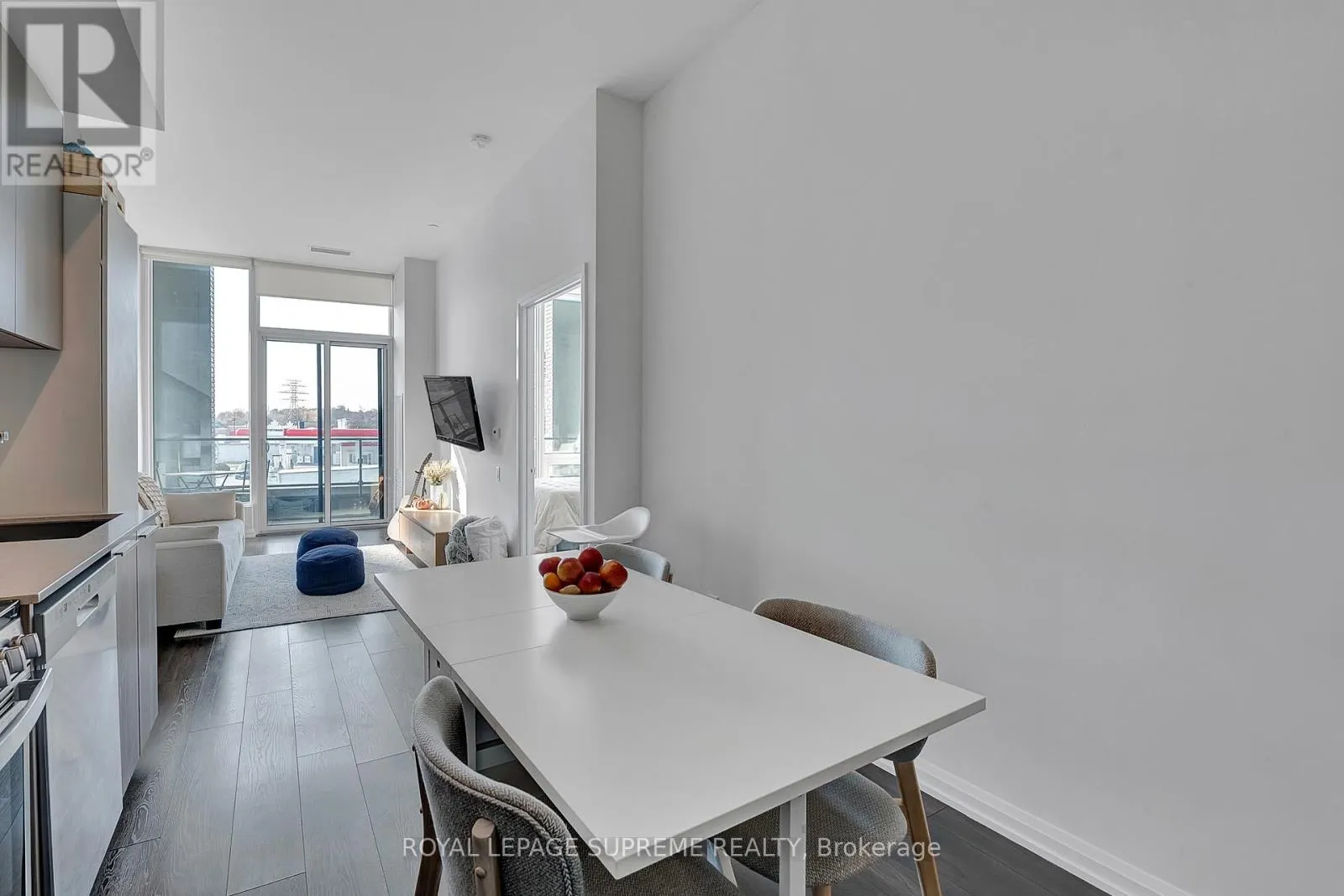 215 - 4208 DUNDAS STREET W