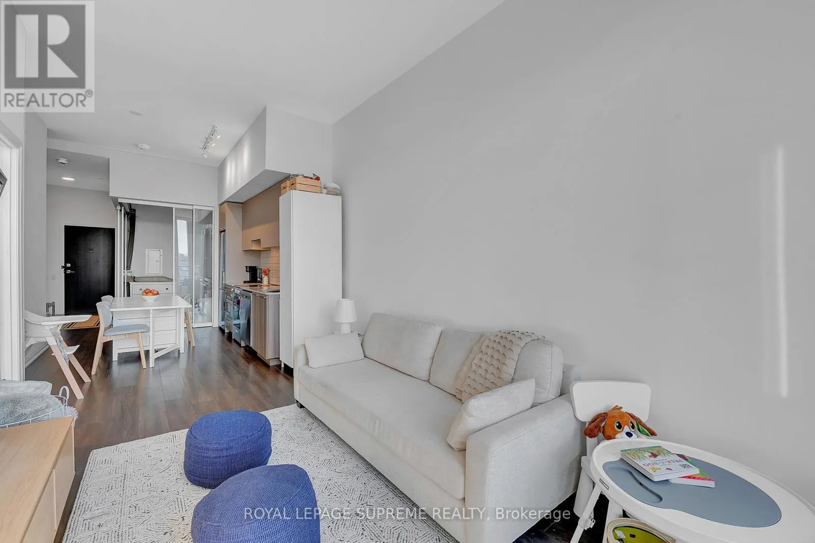 215 - 4208 DUNDAS STREET W