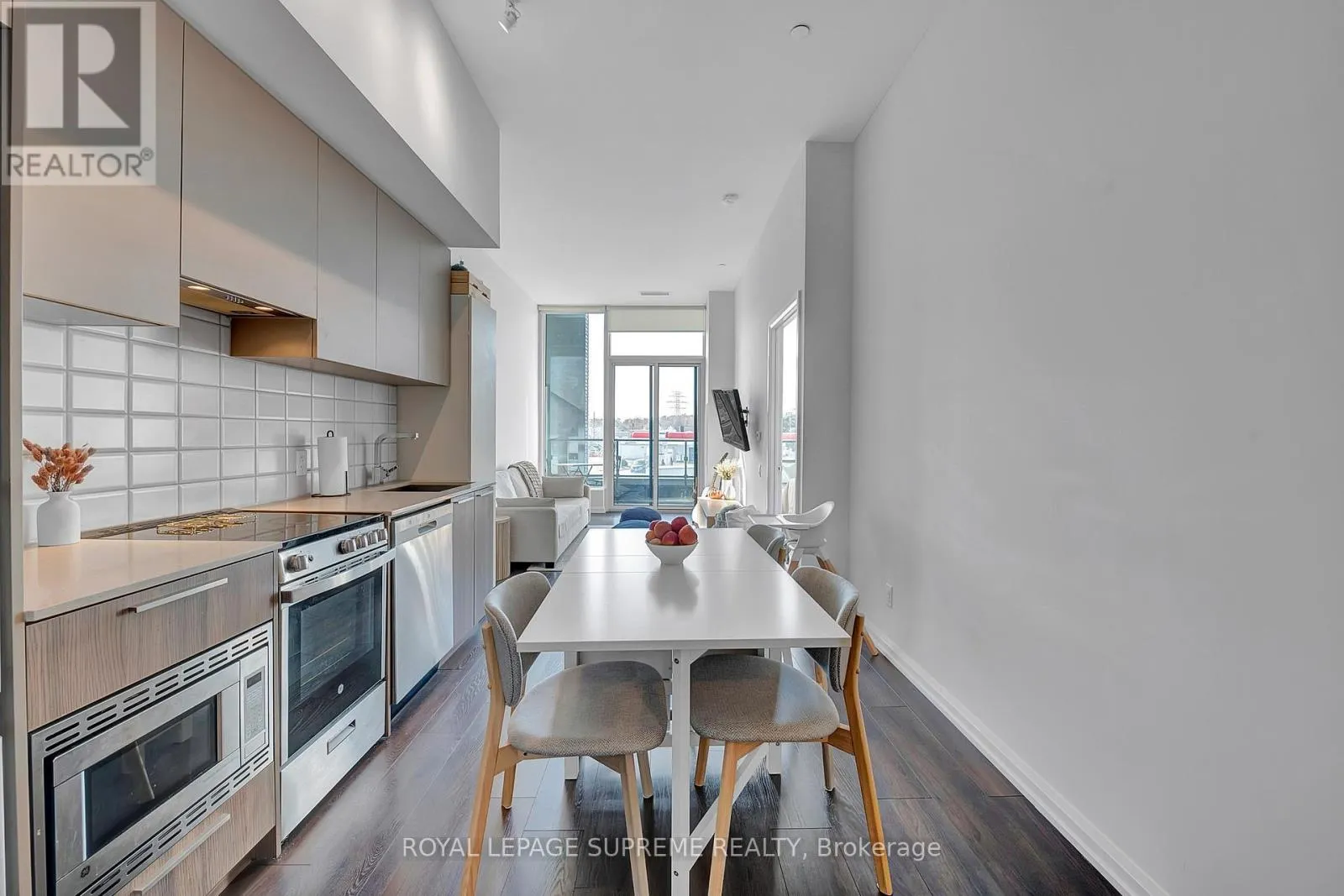 215 - 4208 DUNDAS STREET W
