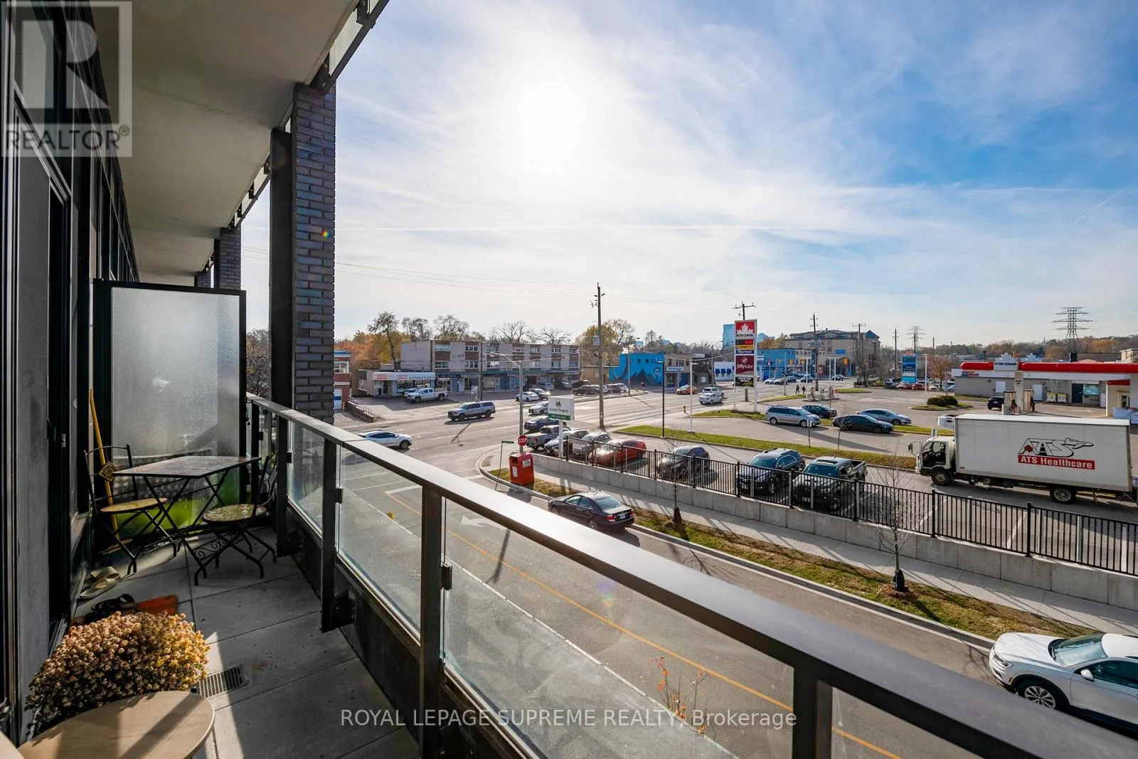 215 - 4208 DUNDAS STREET W