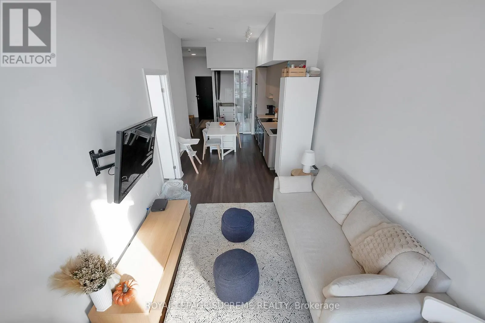215 - 4208 DUNDAS STREET W