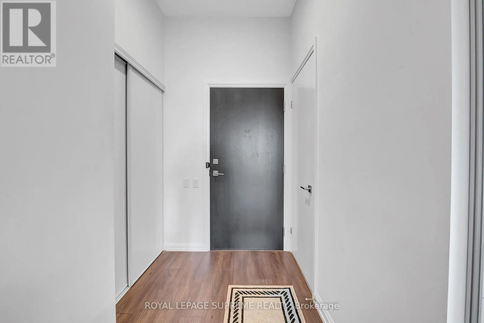 215 - 4208 DUNDAS STREET W