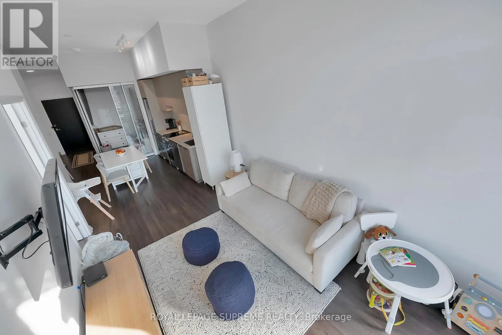 215 - 4208 DUNDAS STREET W