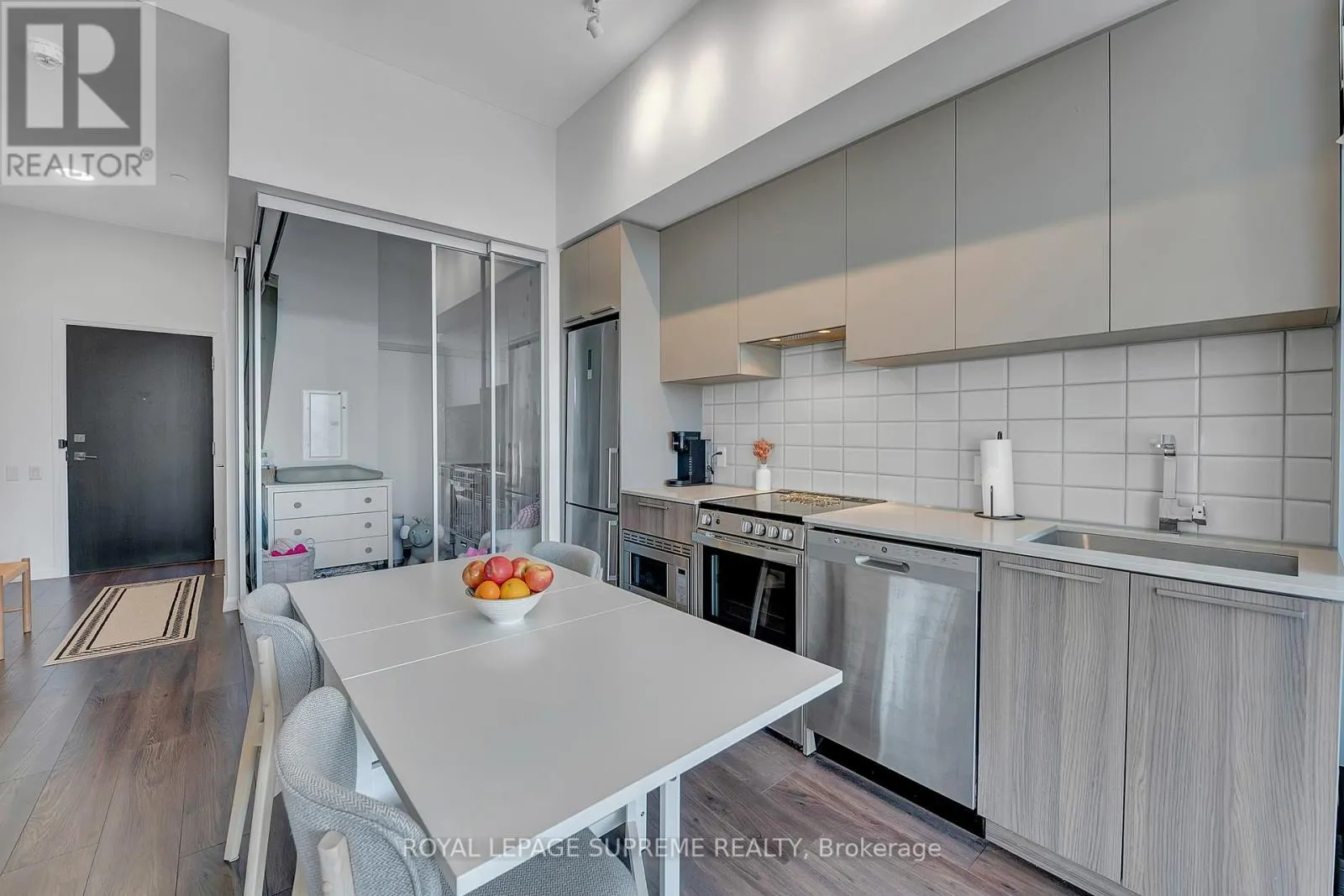 215 - 4208 DUNDAS STREET W