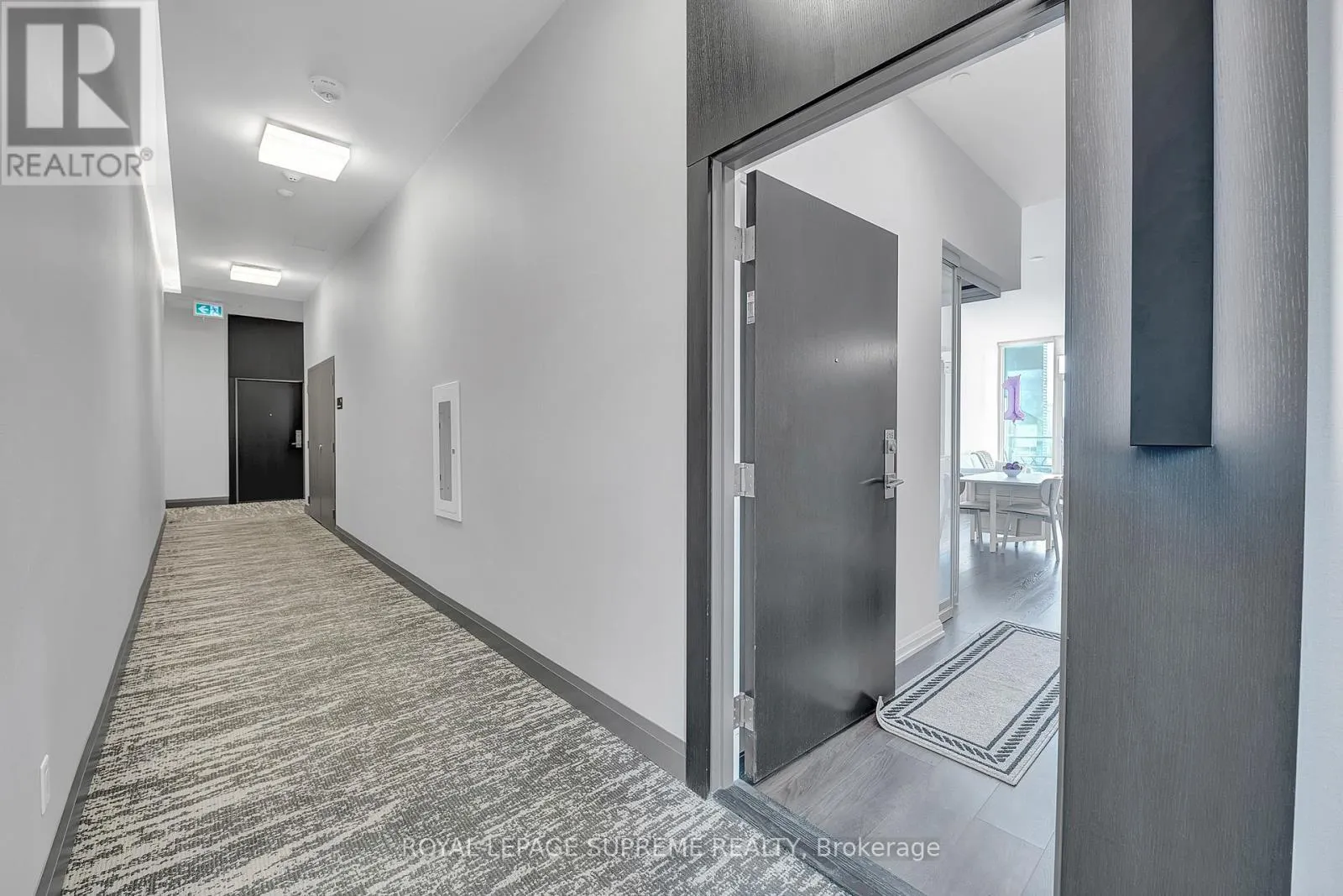 215 - 4208 DUNDAS STREET W