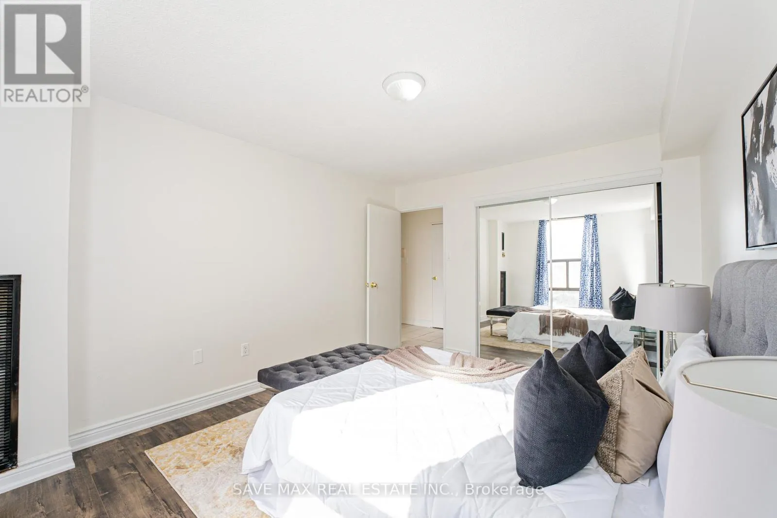 904 - 17 KNIGHTSBRIDGE ROAD