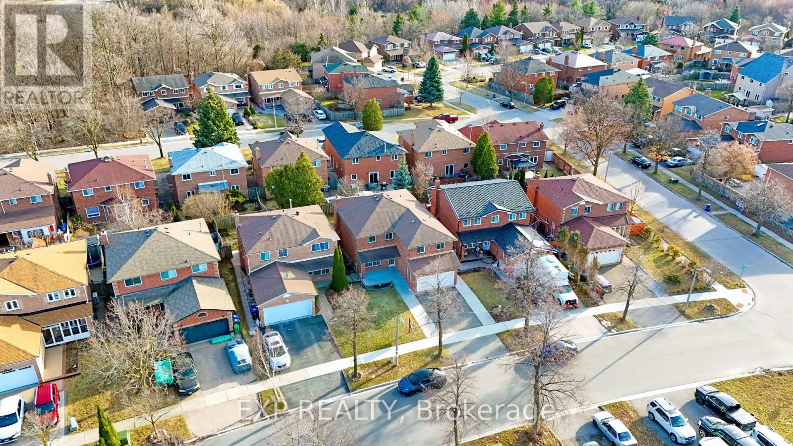 48 LA ROSE COURT