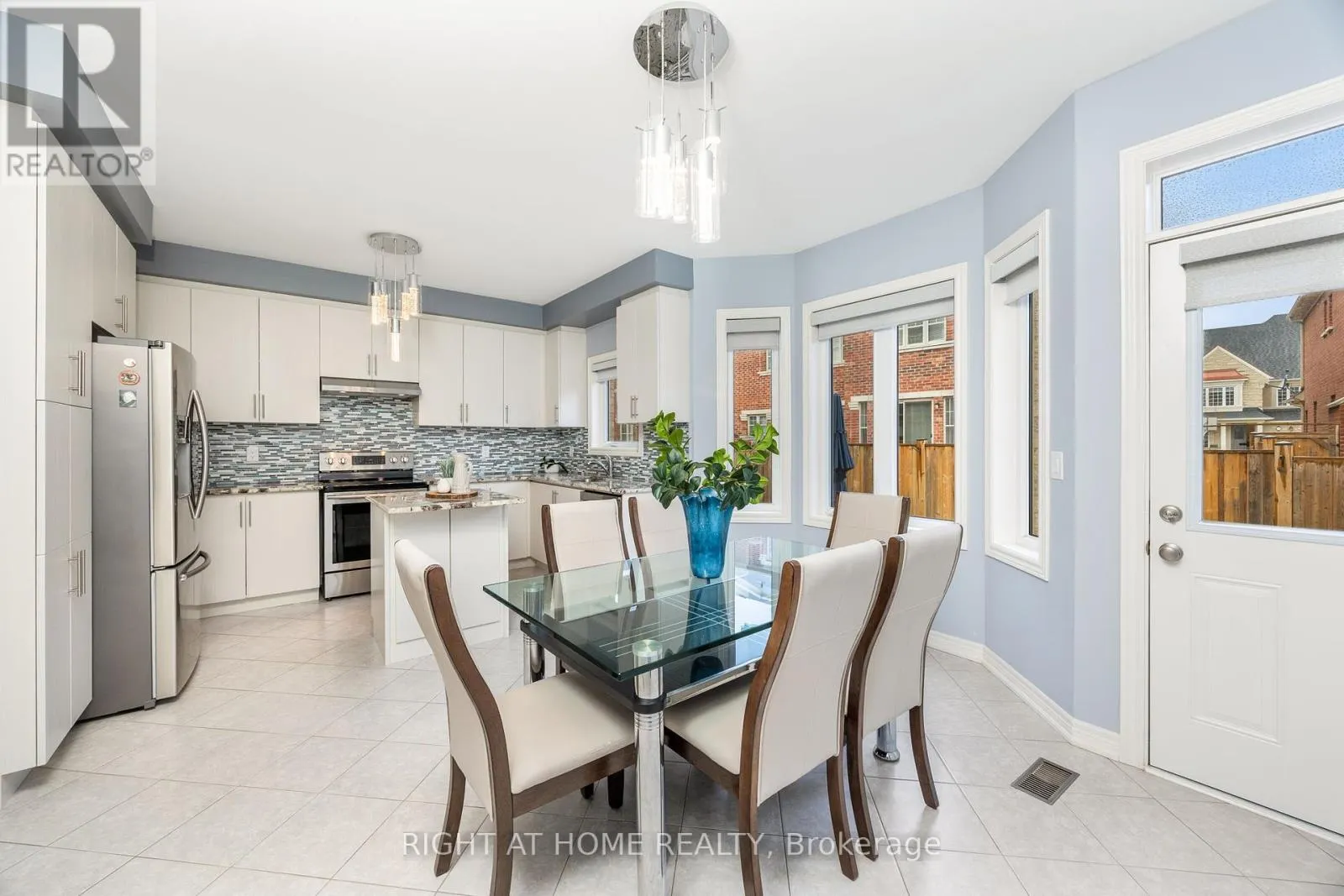 557 SETTLERS ROAD W