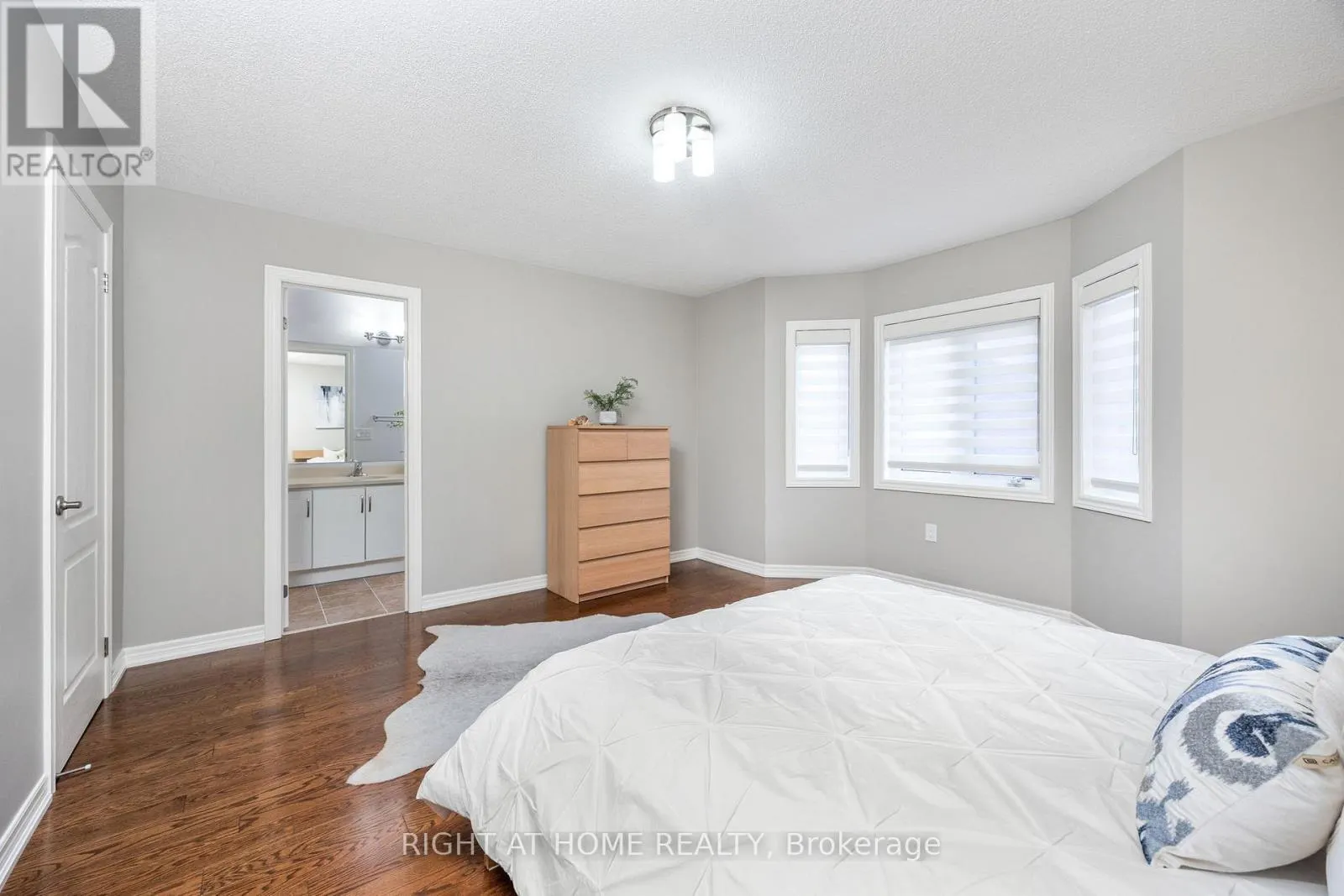 557 SETTLERS ROAD W