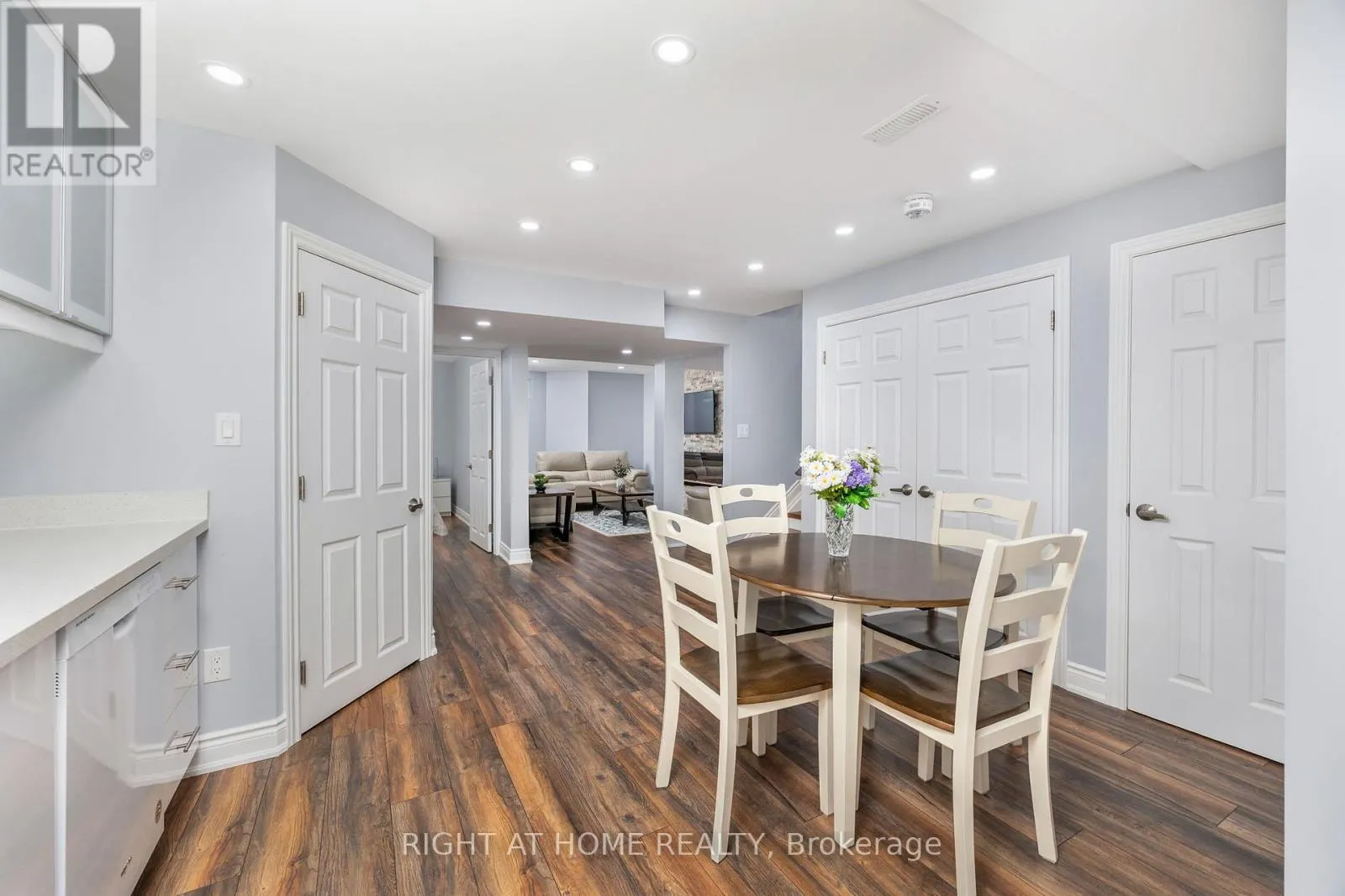 557 SETTLERS ROAD W