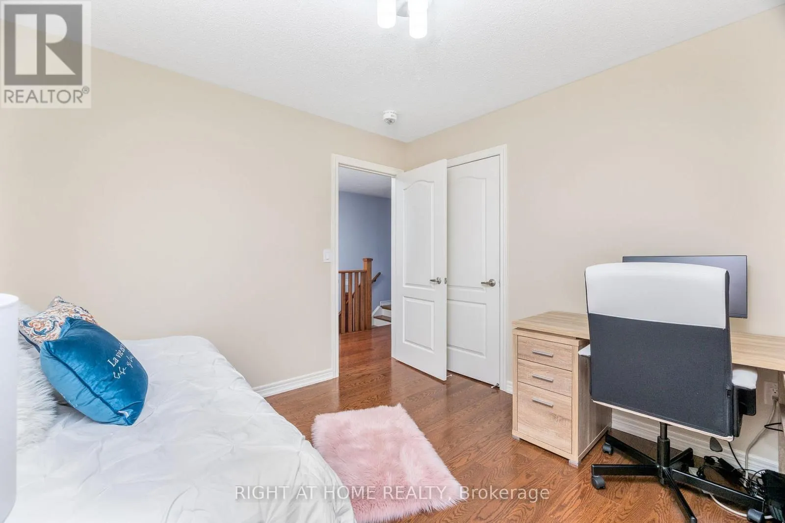 557 SETTLERS ROAD W