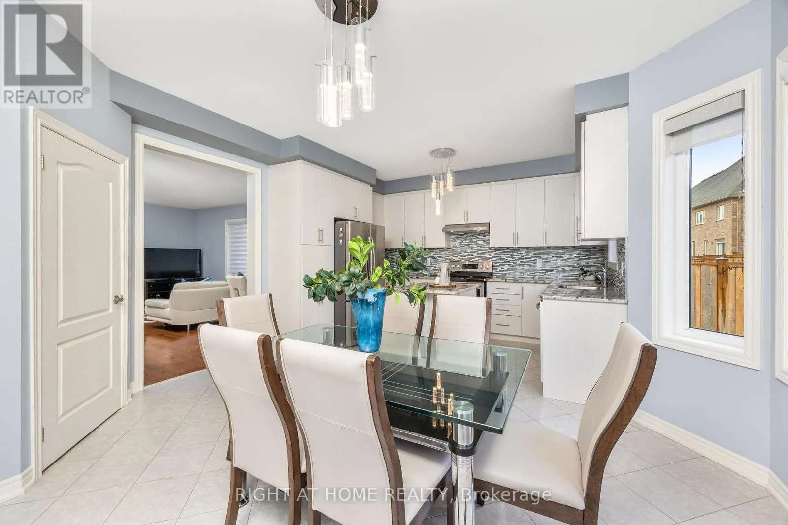 557 SETTLERS ROAD W