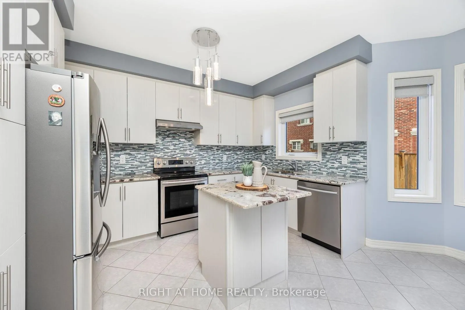 557 SETTLERS ROAD W