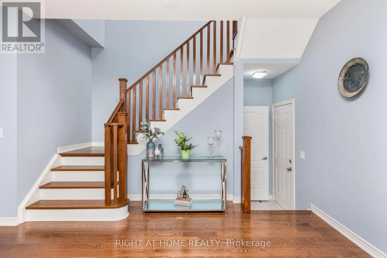557 SETTLERS ROAD W
