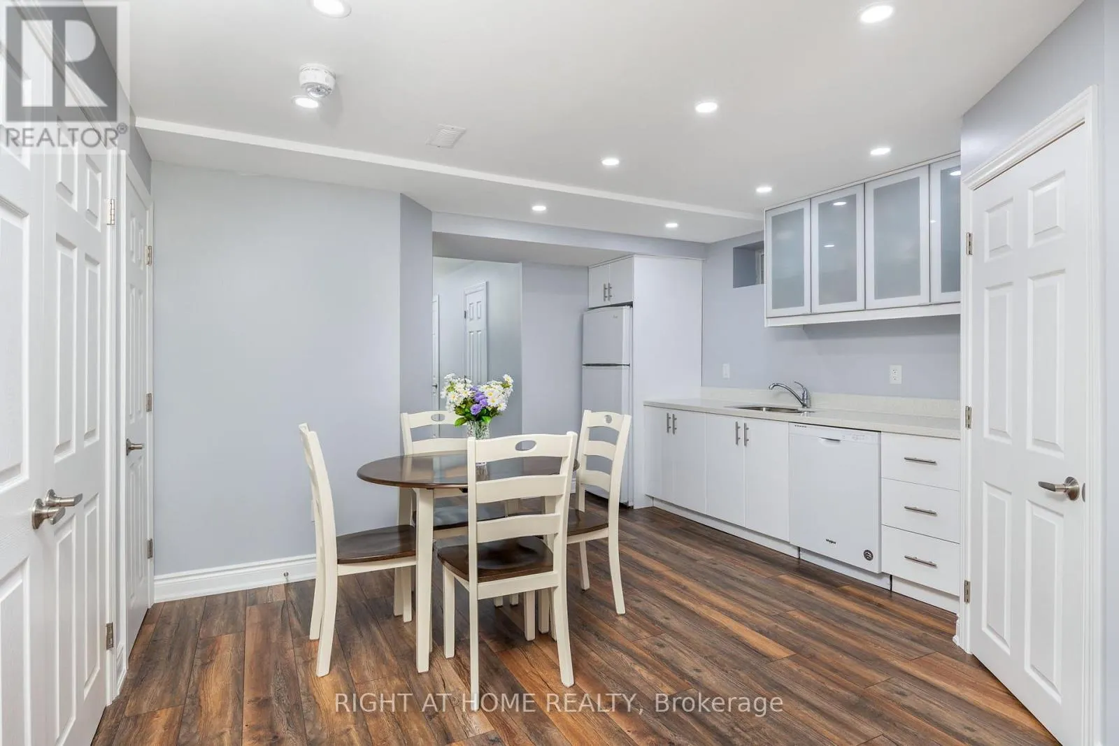 557 SETTLERS ROAD W