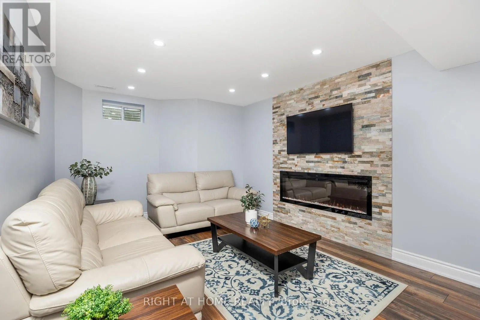 557 SETTLERS ROAD W