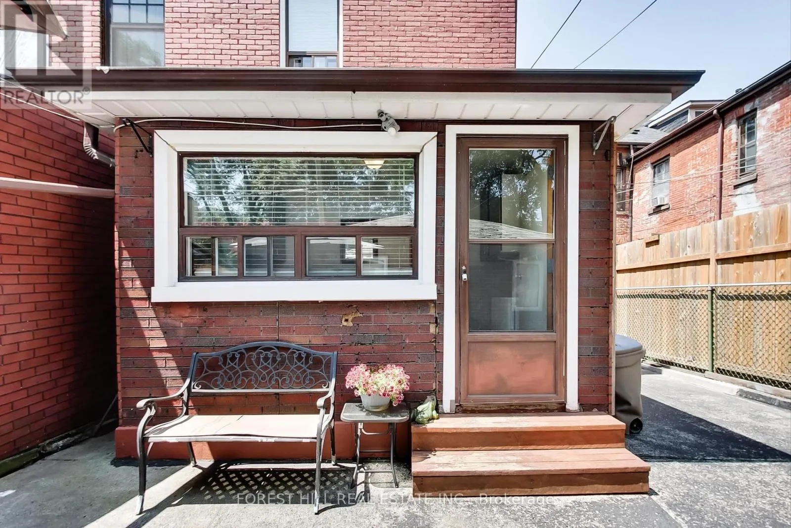 23 LANSDOWNE AVENUE