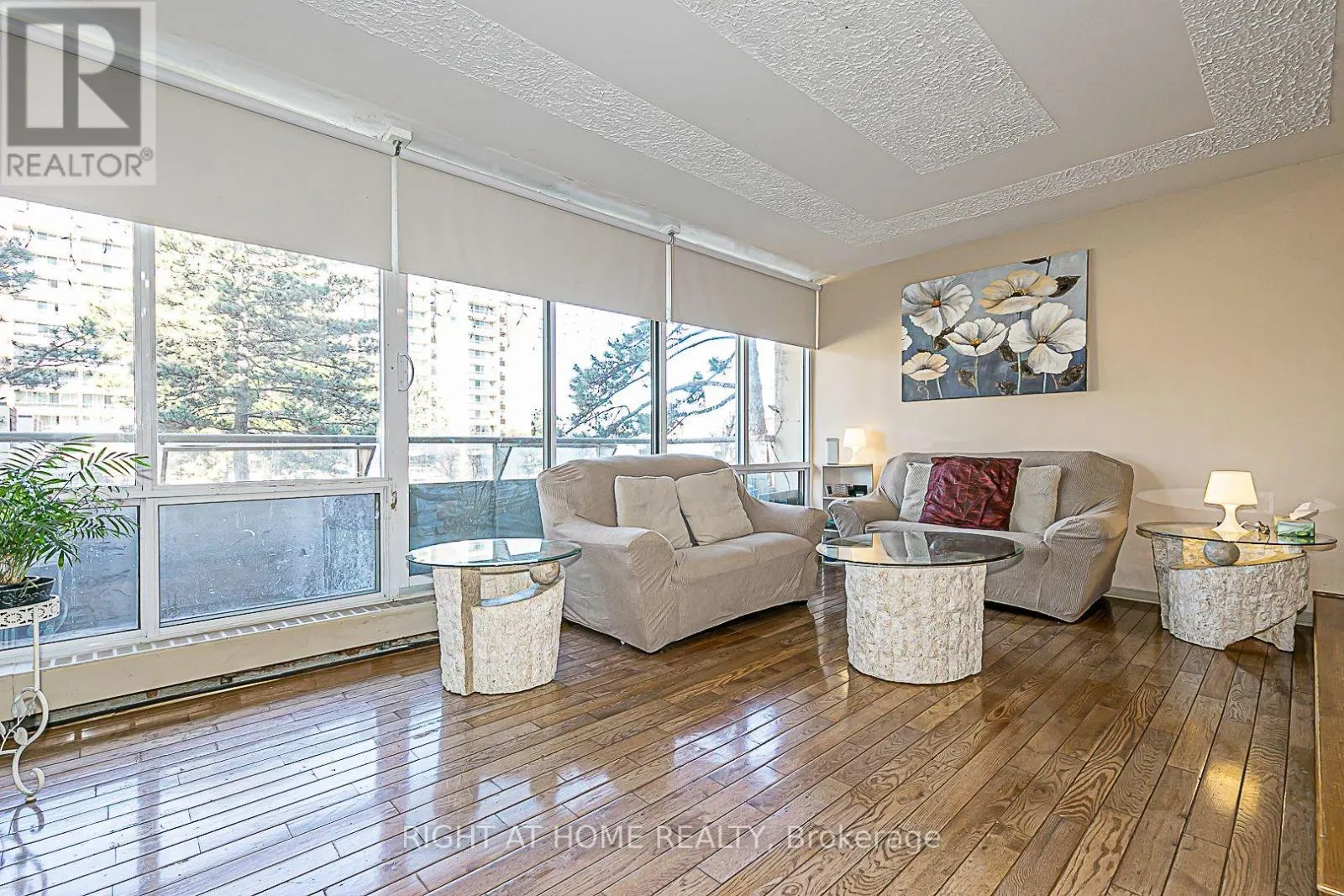 212 - 19 FOUR WINDS DRIVE