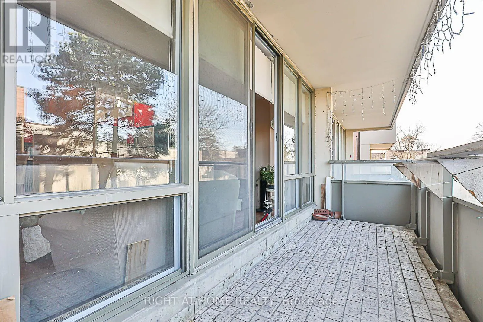 212 - 19 FOUR WINDS DRIVE