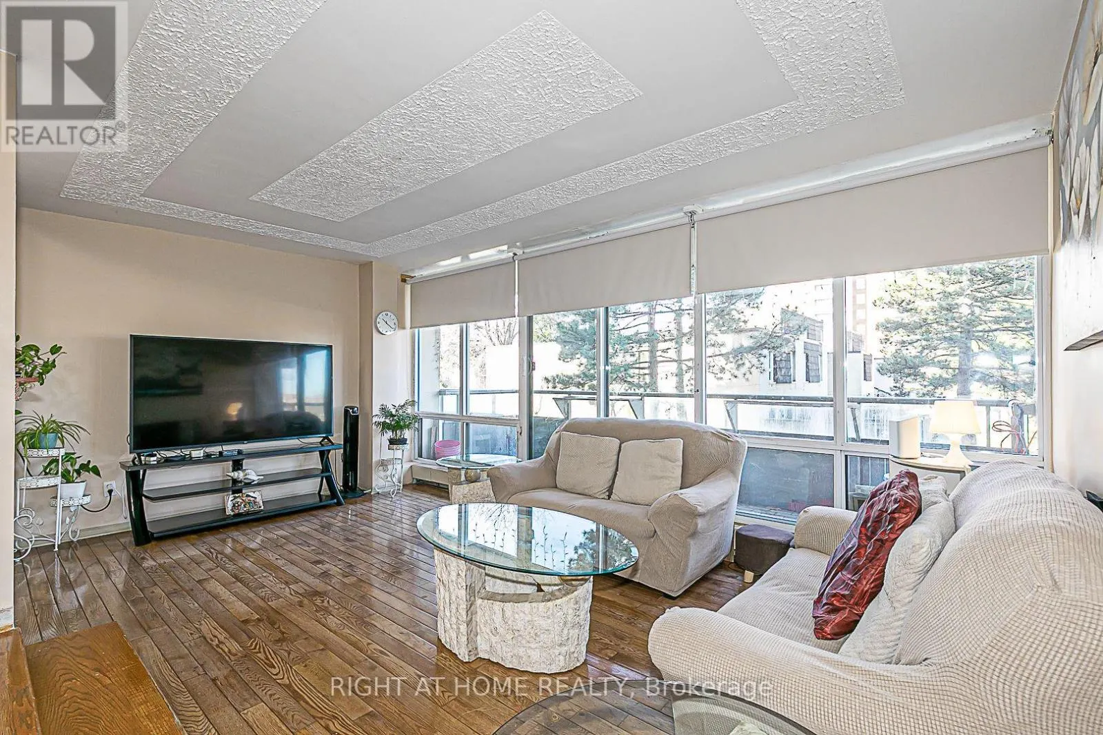 212 - 19 FOUR WINDS DRIVE