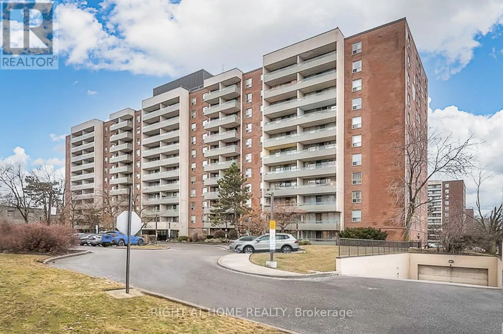 212 - 19 FOUR WINDS DRIVE