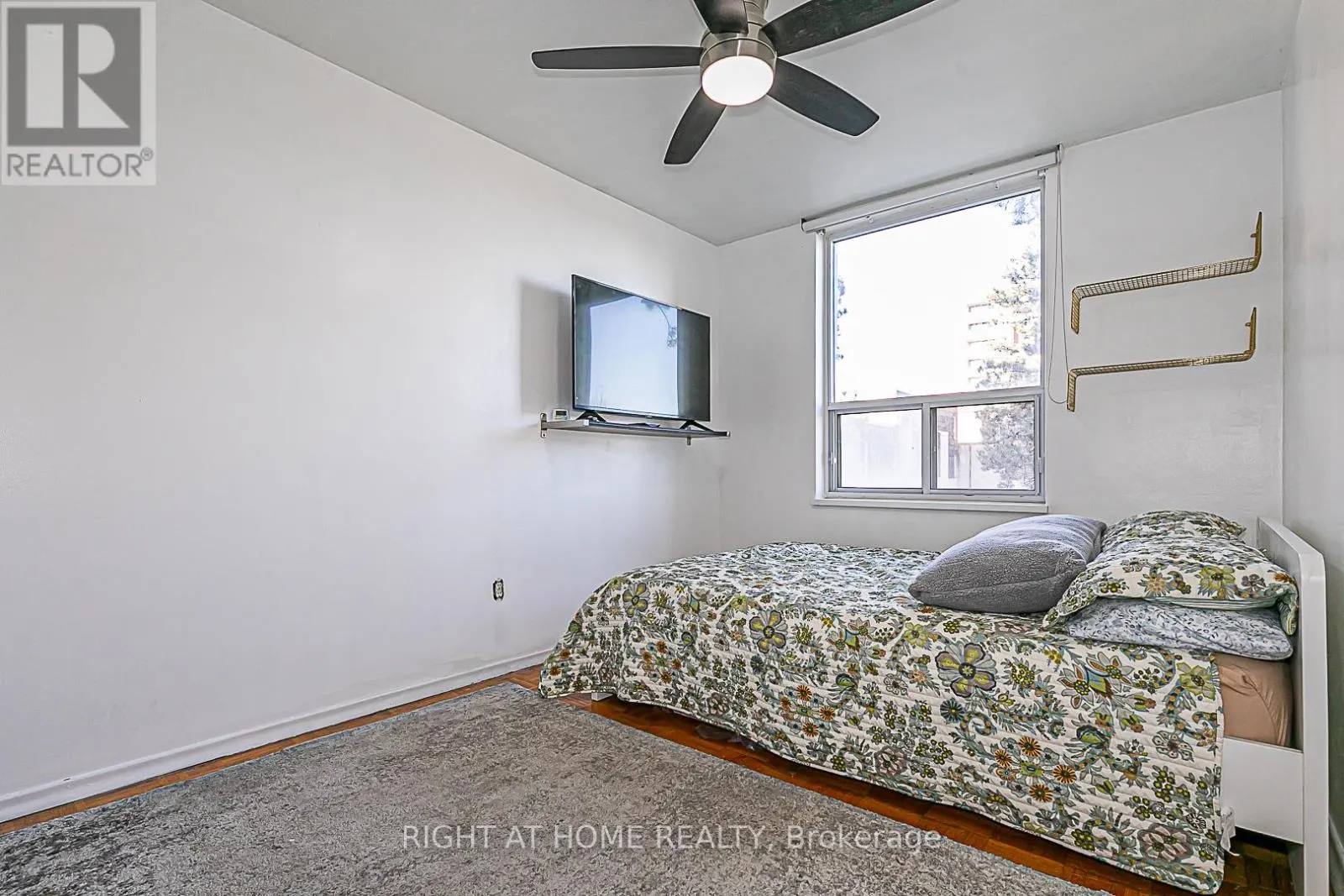 212 - 19 FOUR WINDS DRIVE