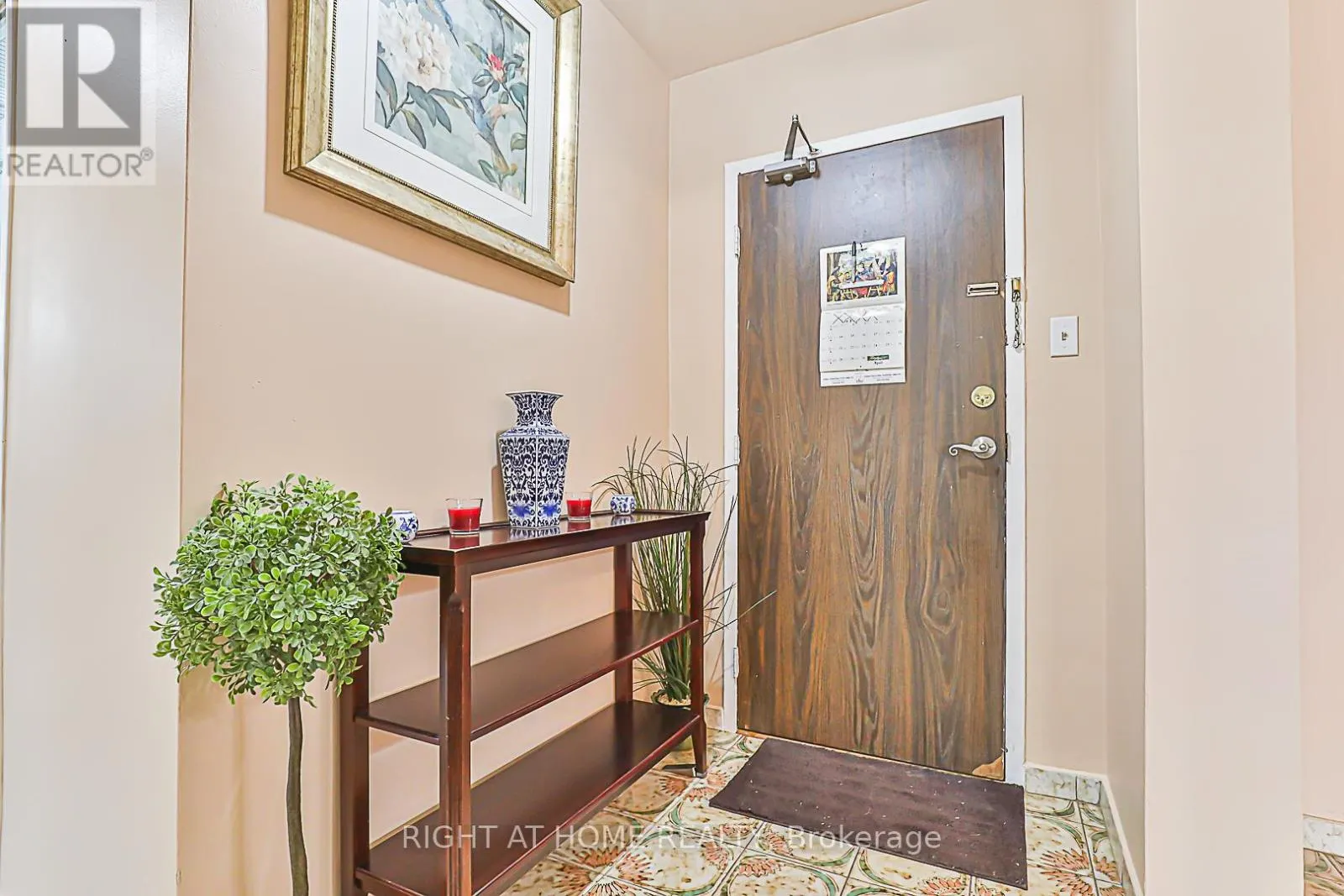212 - 19 FOUR WINDS DRIVE