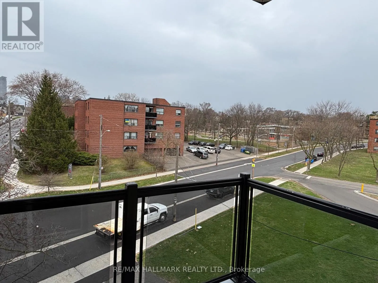 302 - 2 KINSDALE BOULEVARD