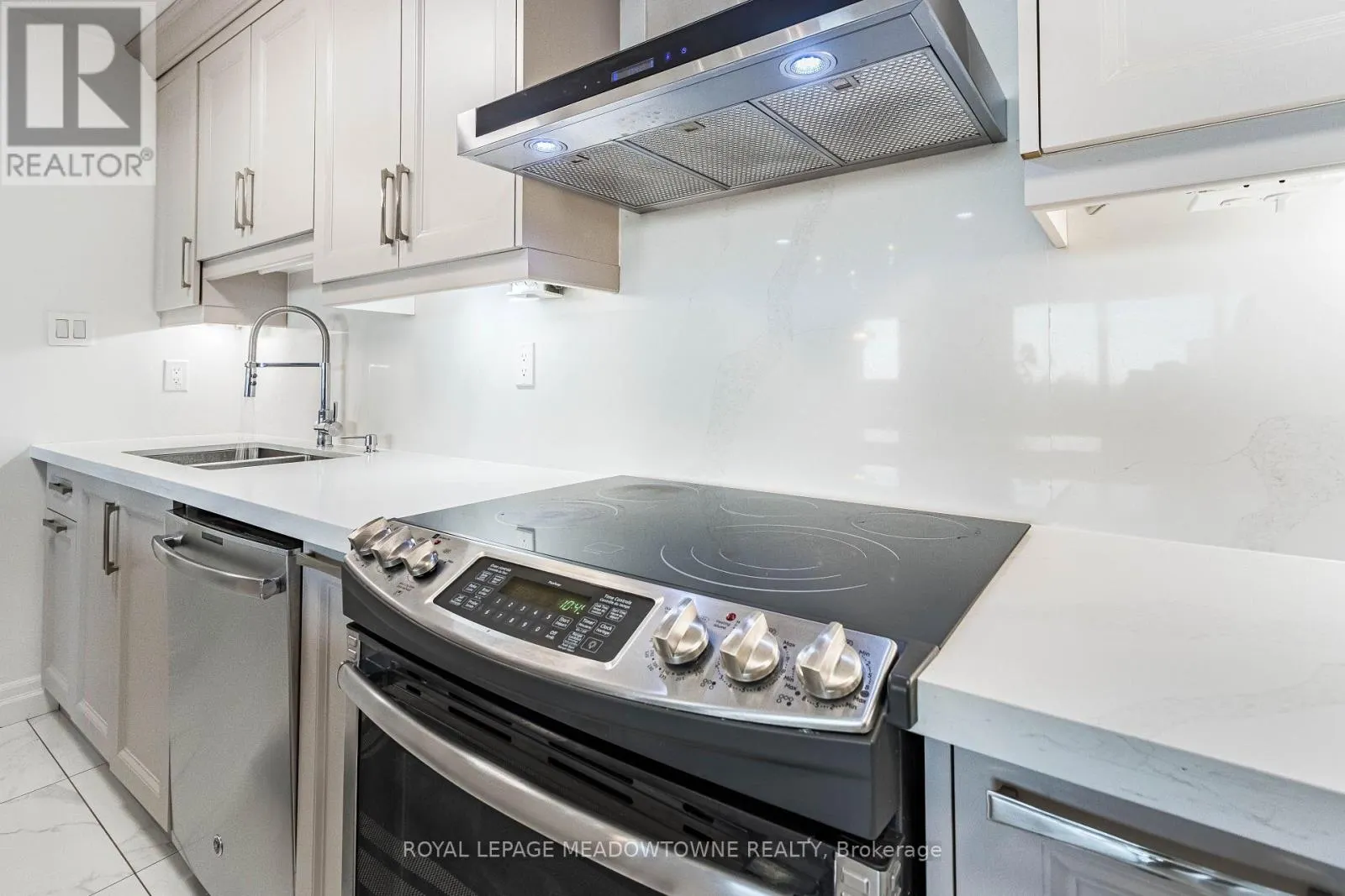 406 - 61 RICHVIEW ROAD