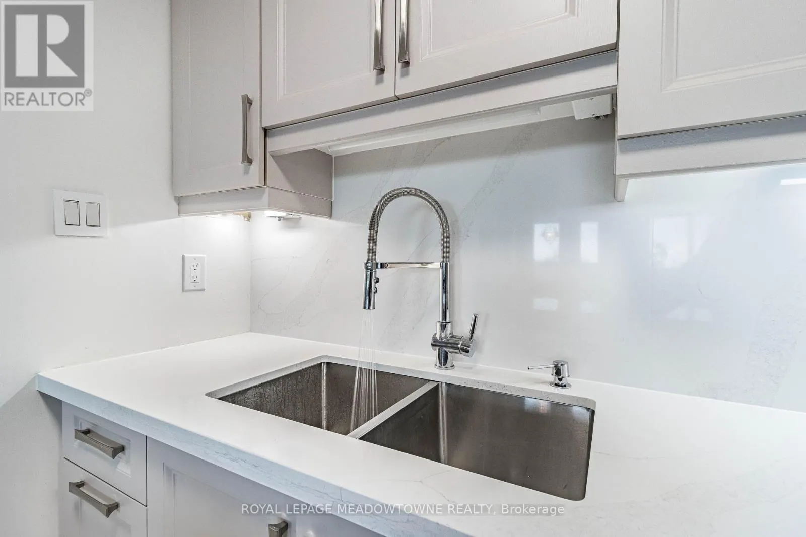 406 - 61 RICHVIEW ROAD