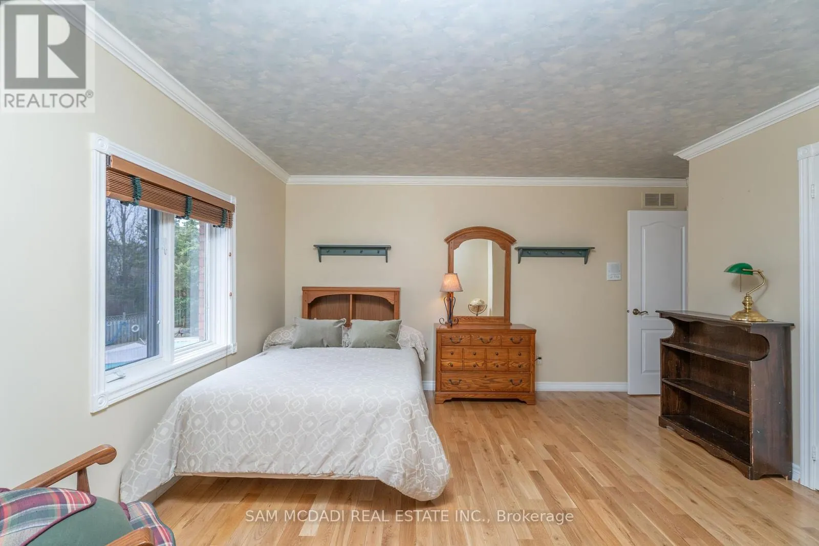 5114 FOREST HILL DRIVE