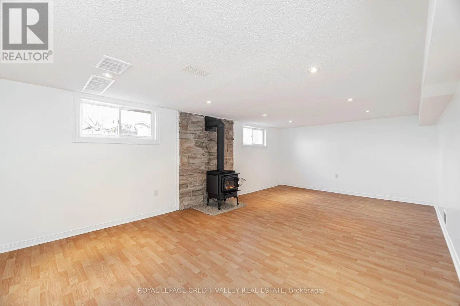 2143 MOUNTAINSIDE DRIVE