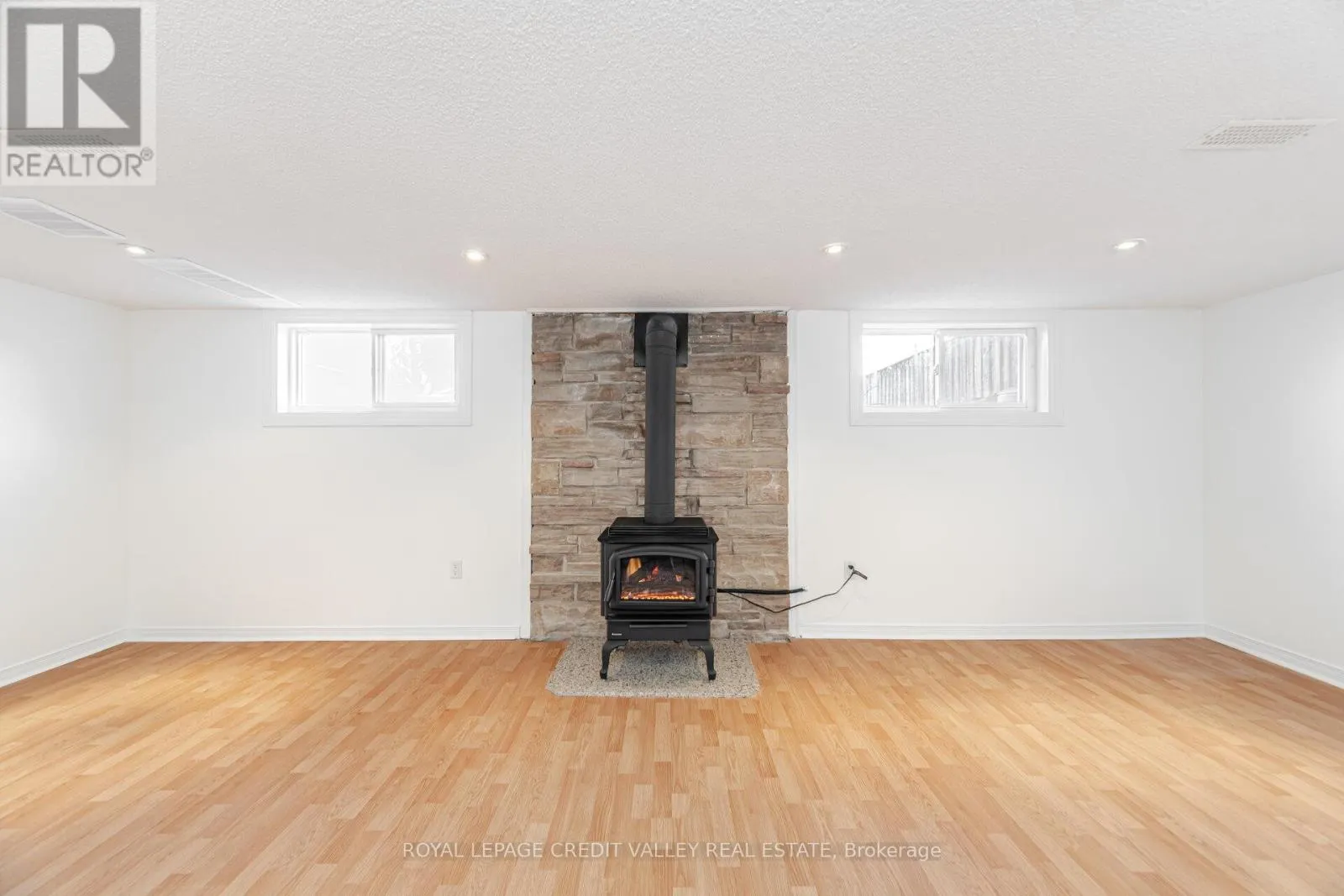 2143 MOUNTAINSIDE DRIVE
