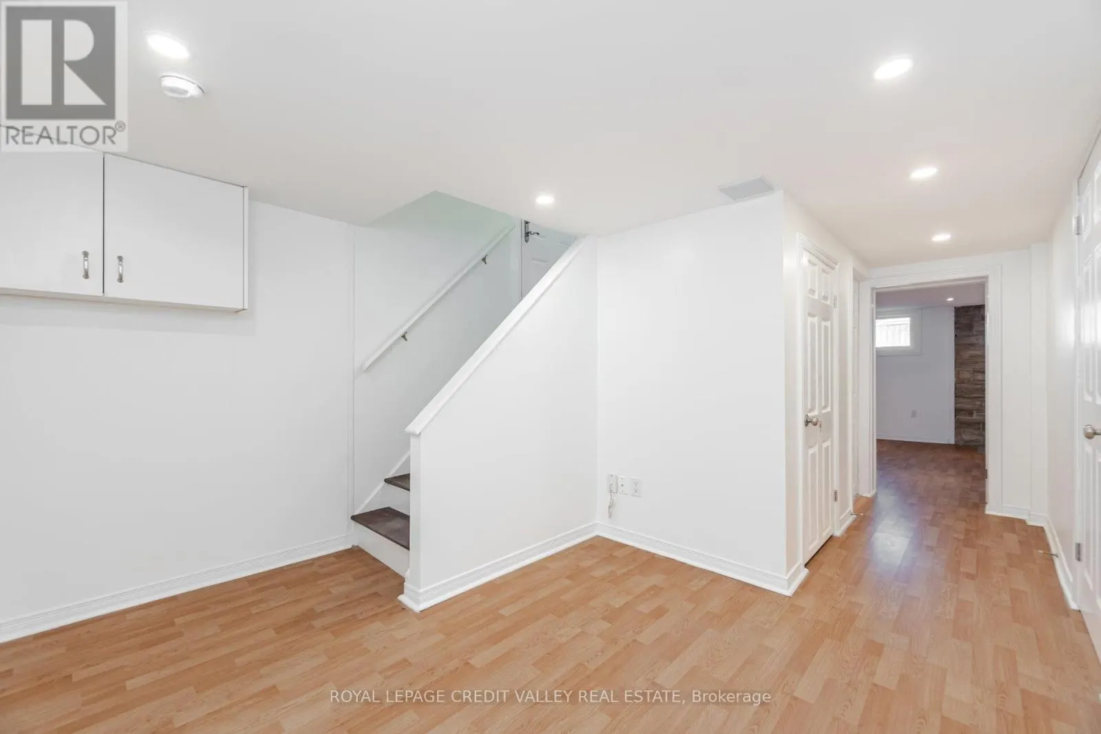 2143 MOUNTAINSIDE DRIVE