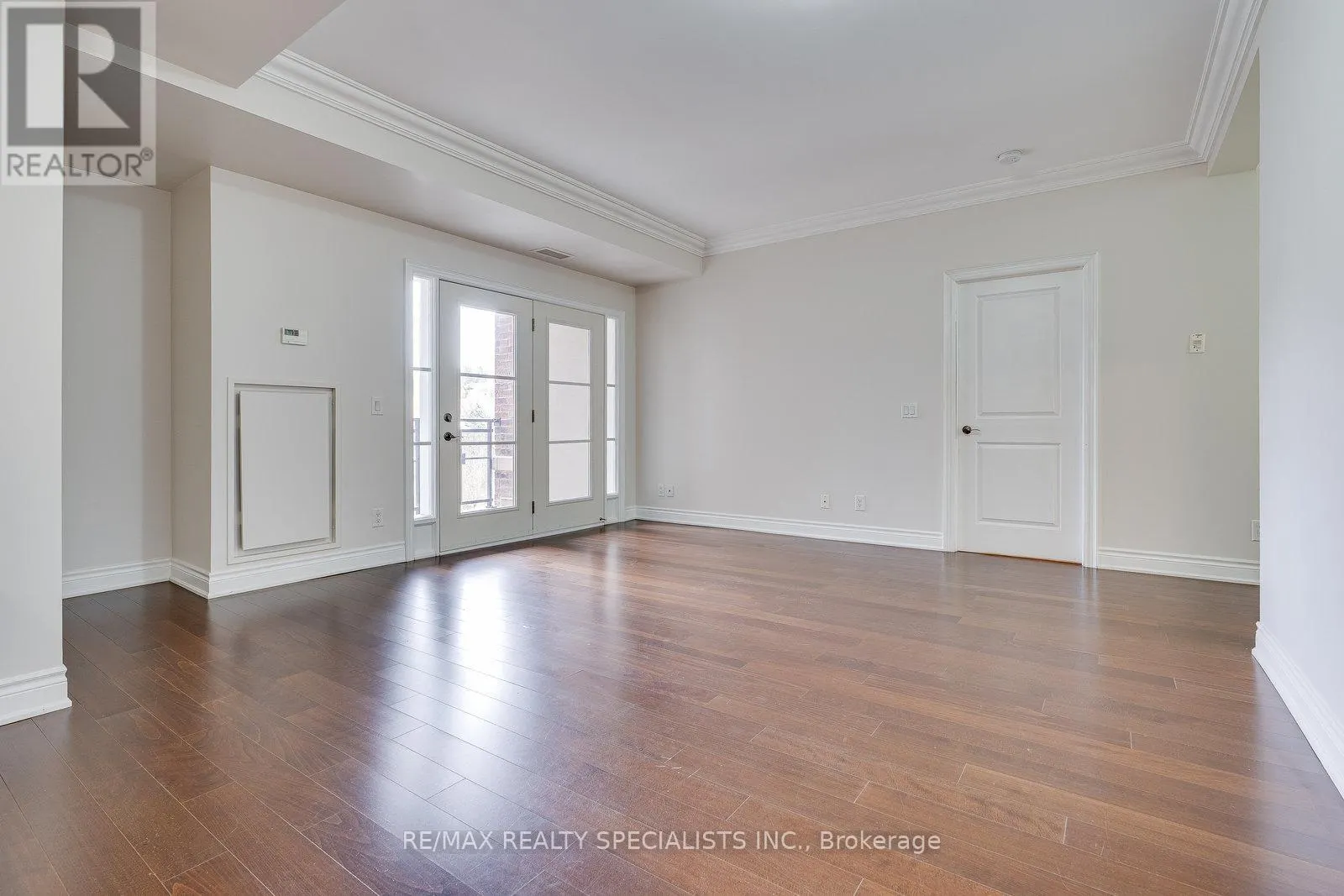 401 - 60 ANN STREET