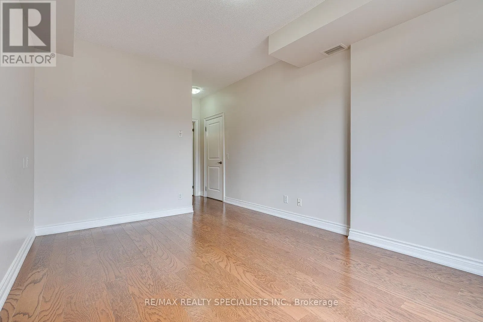 401 - 60 ANN STREET