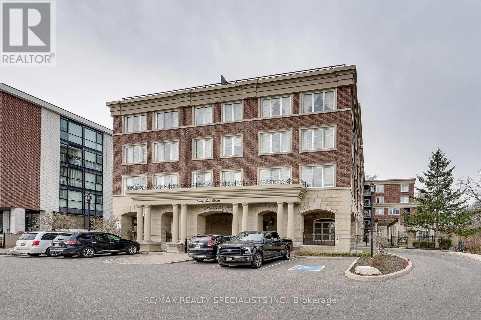 401 - 60 ANN STREET