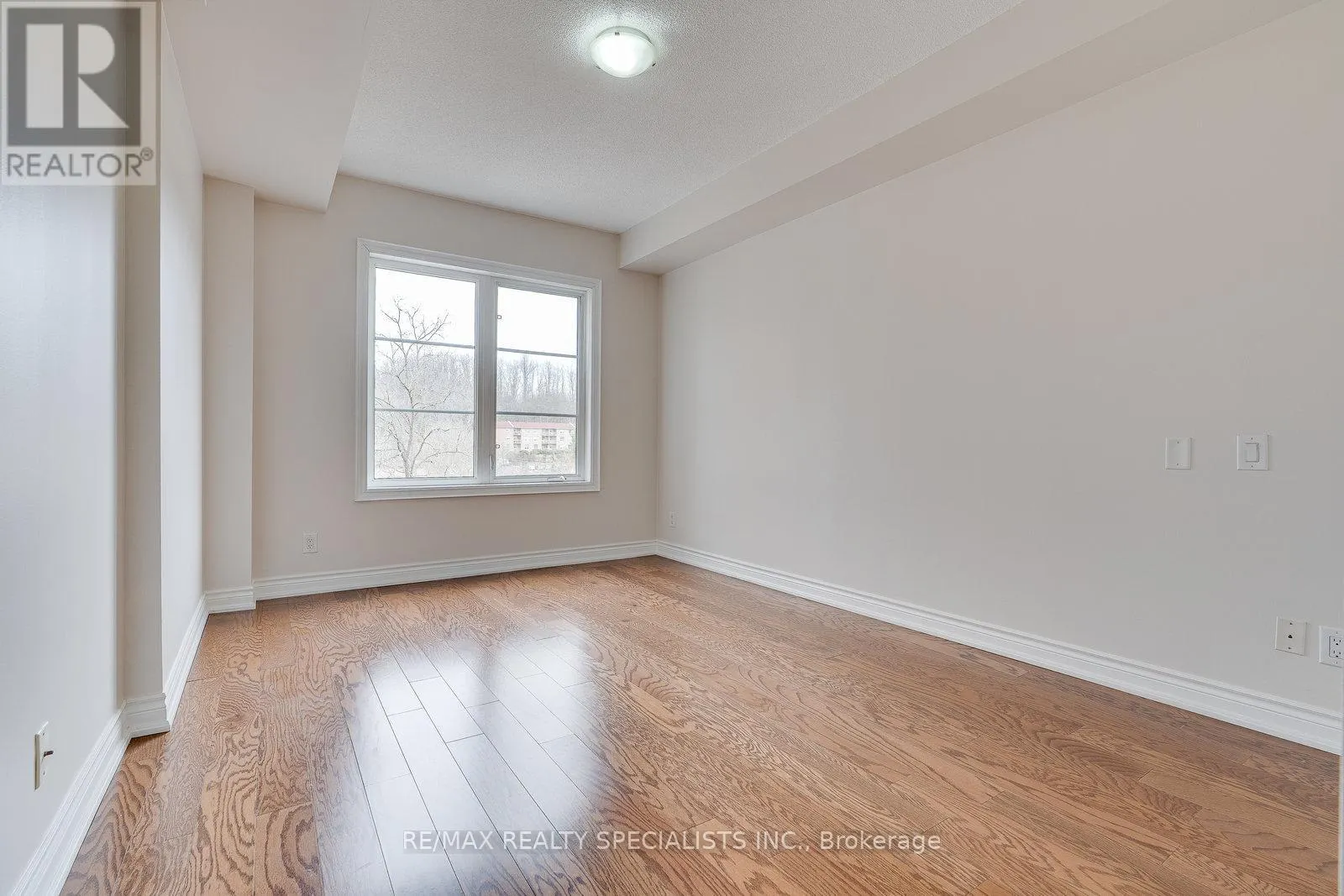 401 - 60 ANN STREET