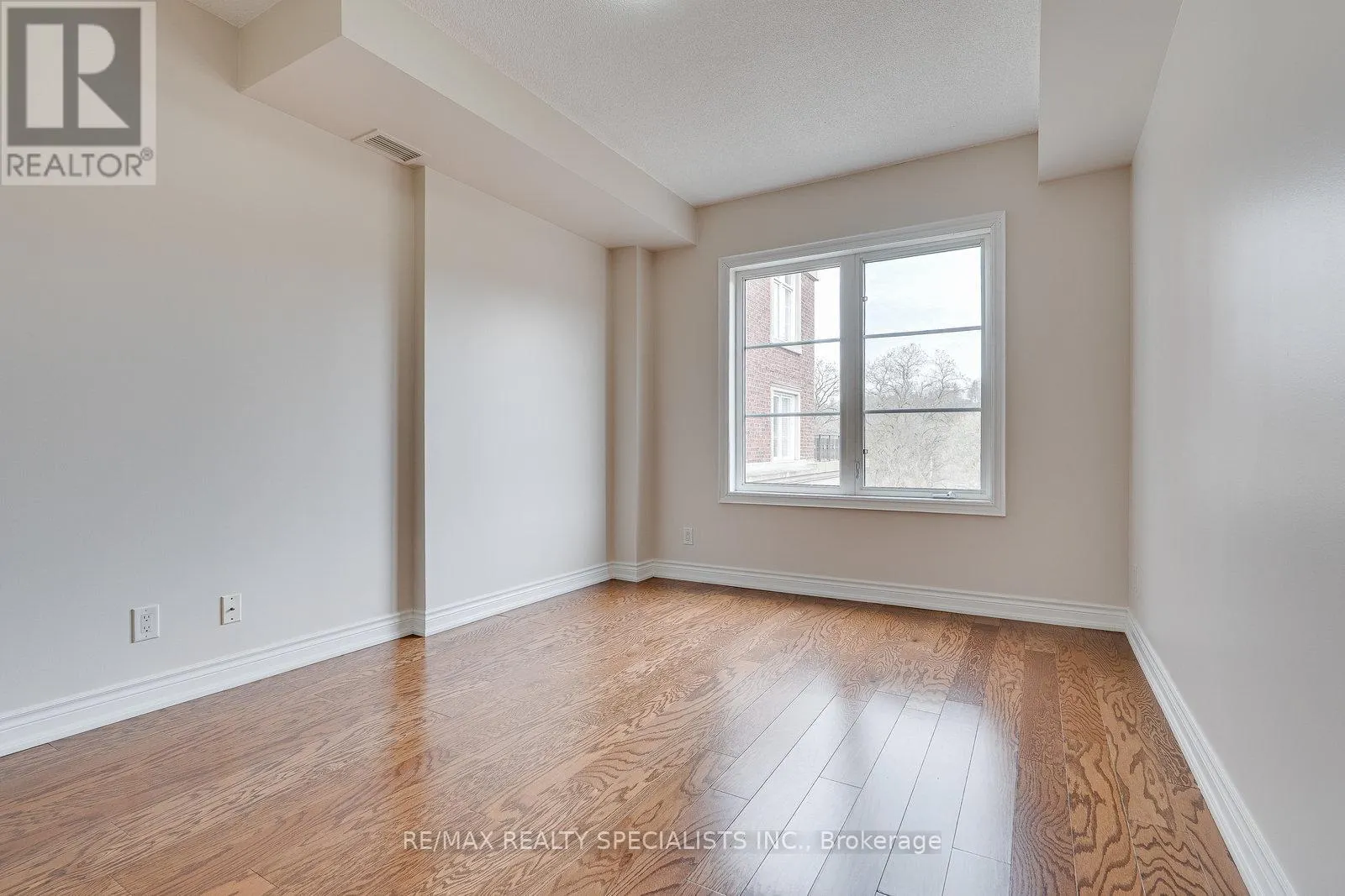 401 - 60 ANN STREET