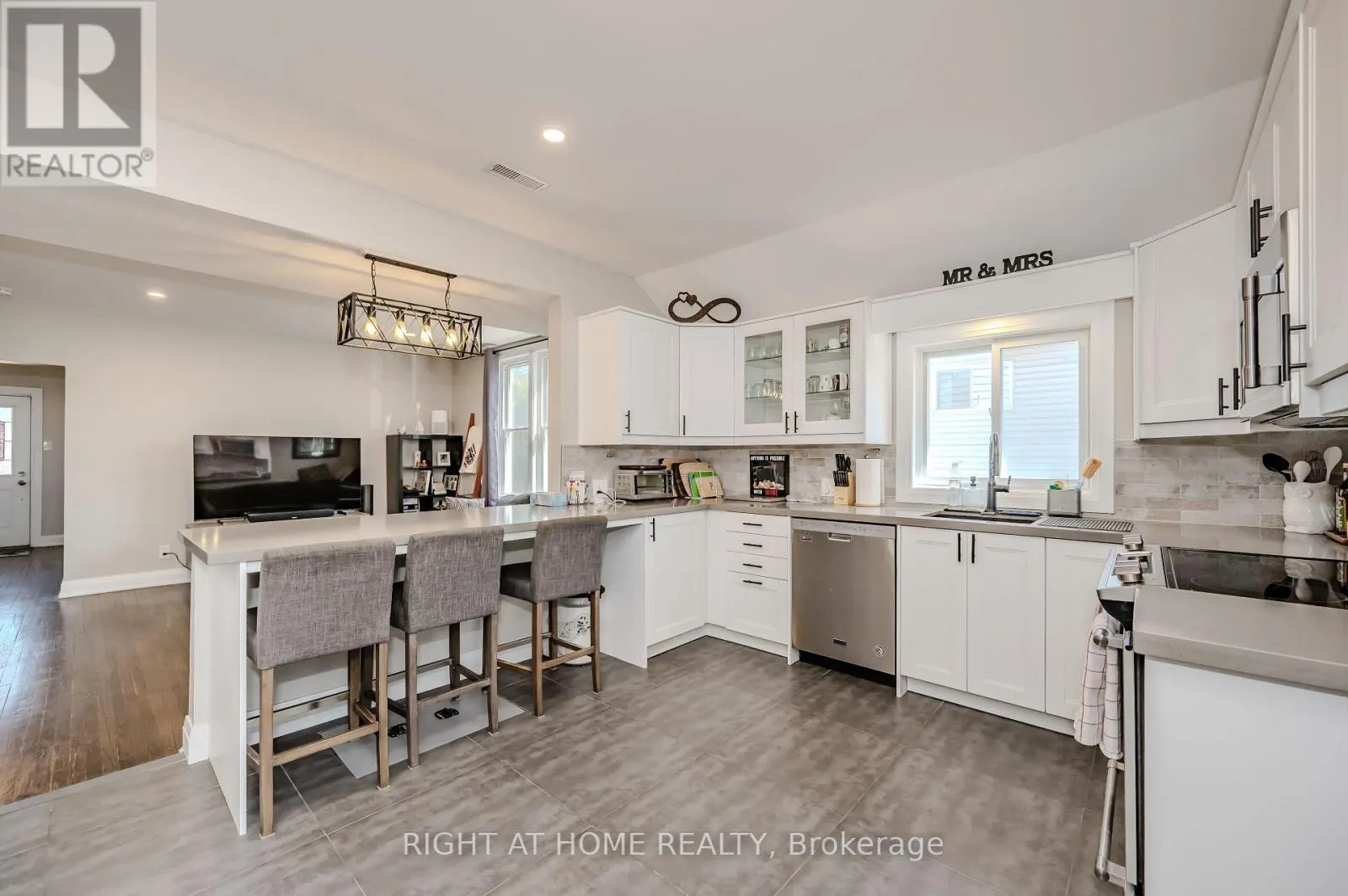 126 POPLAR AVENUE