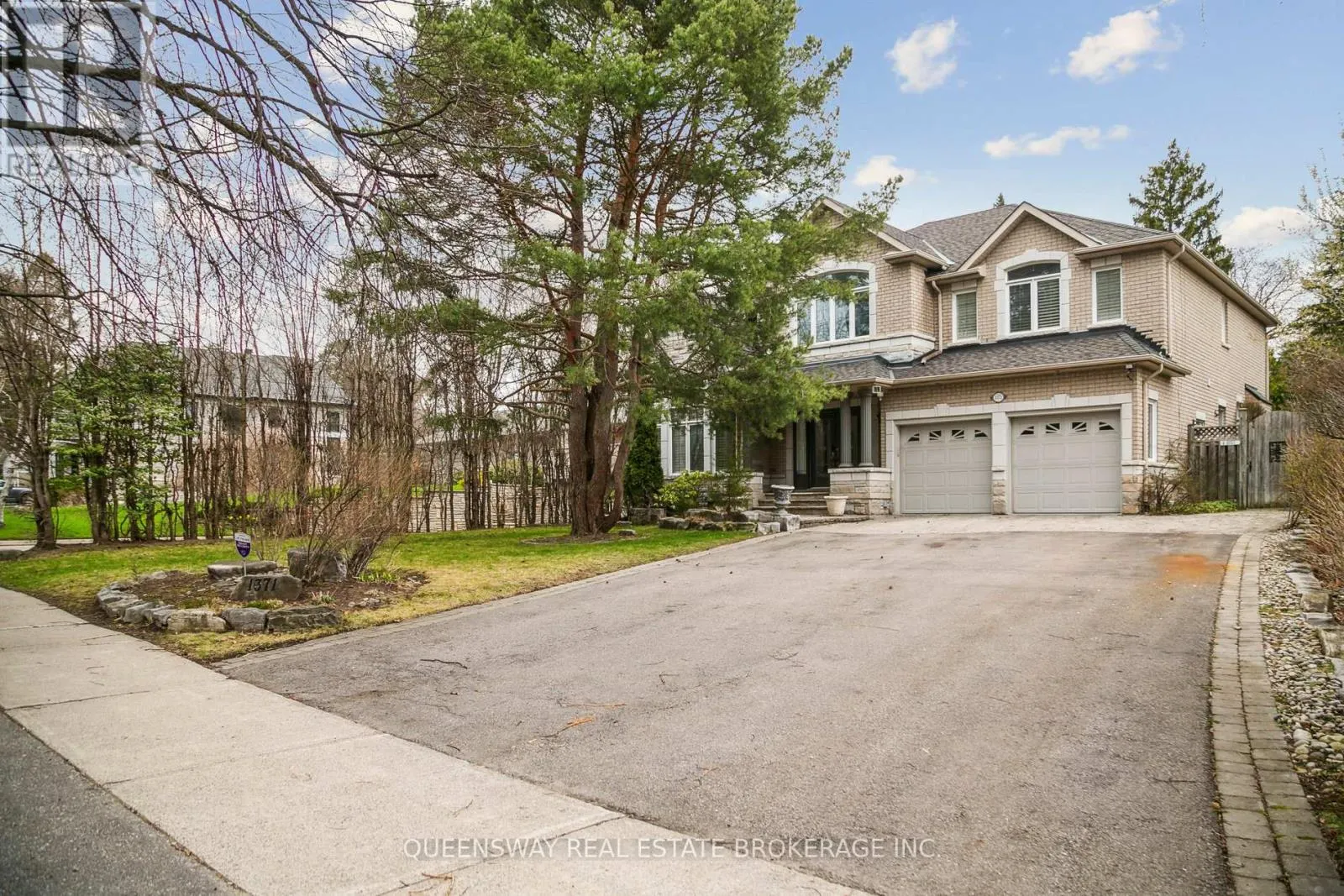1371 CHRISEDEN DRIVE