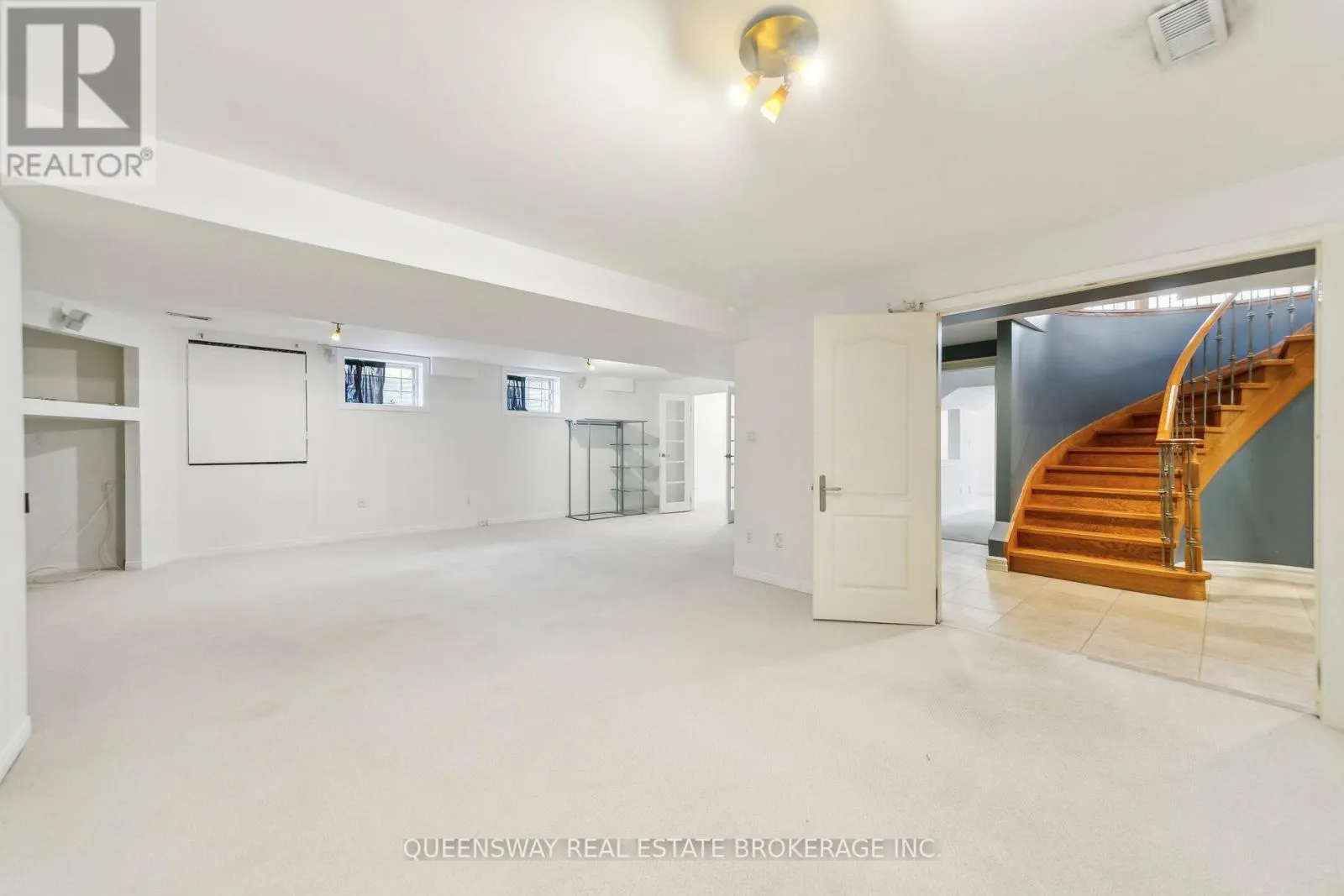 1371 CHRISEDEN DRIVE
