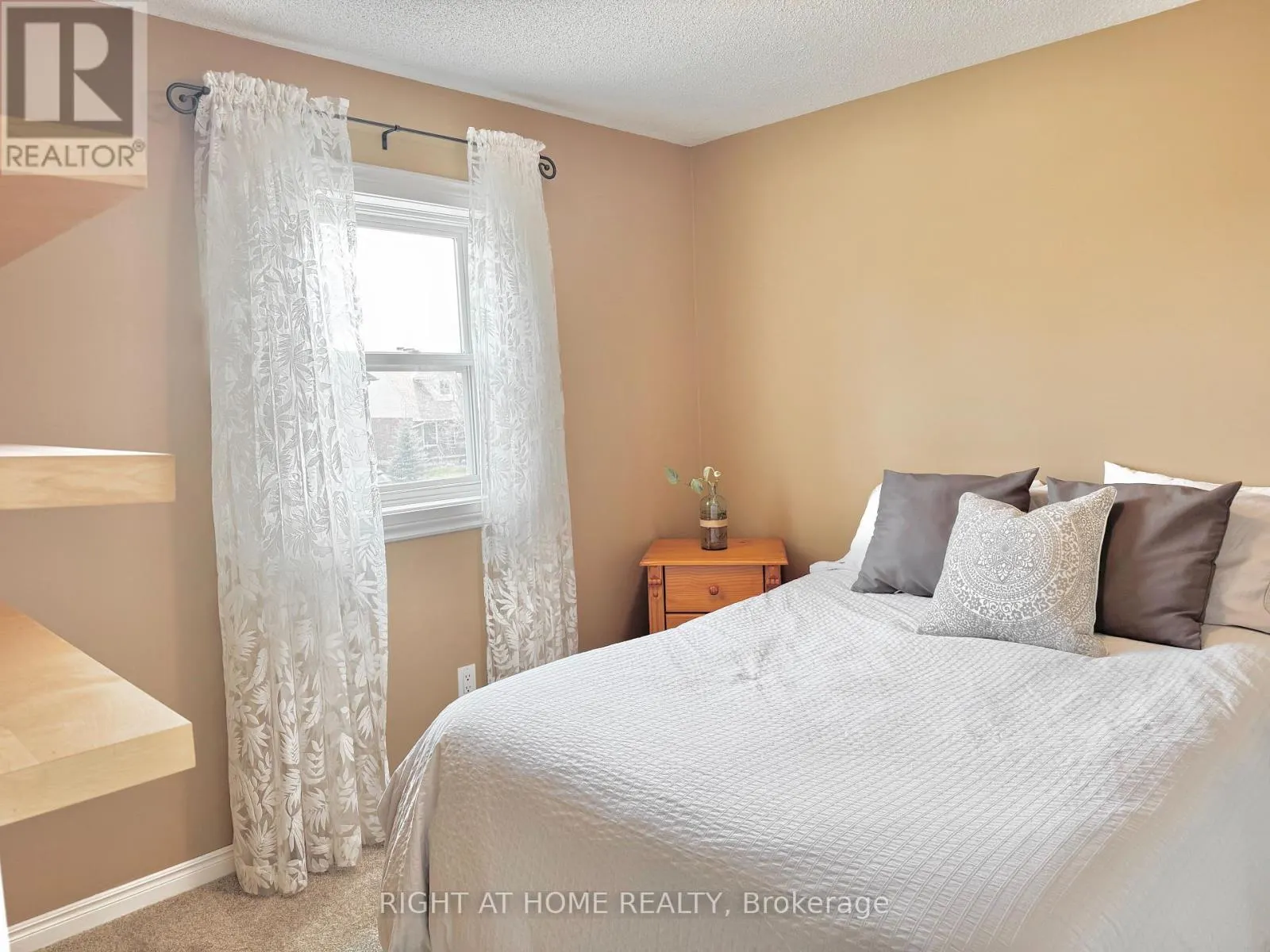 11 PASSMORE AVENUE