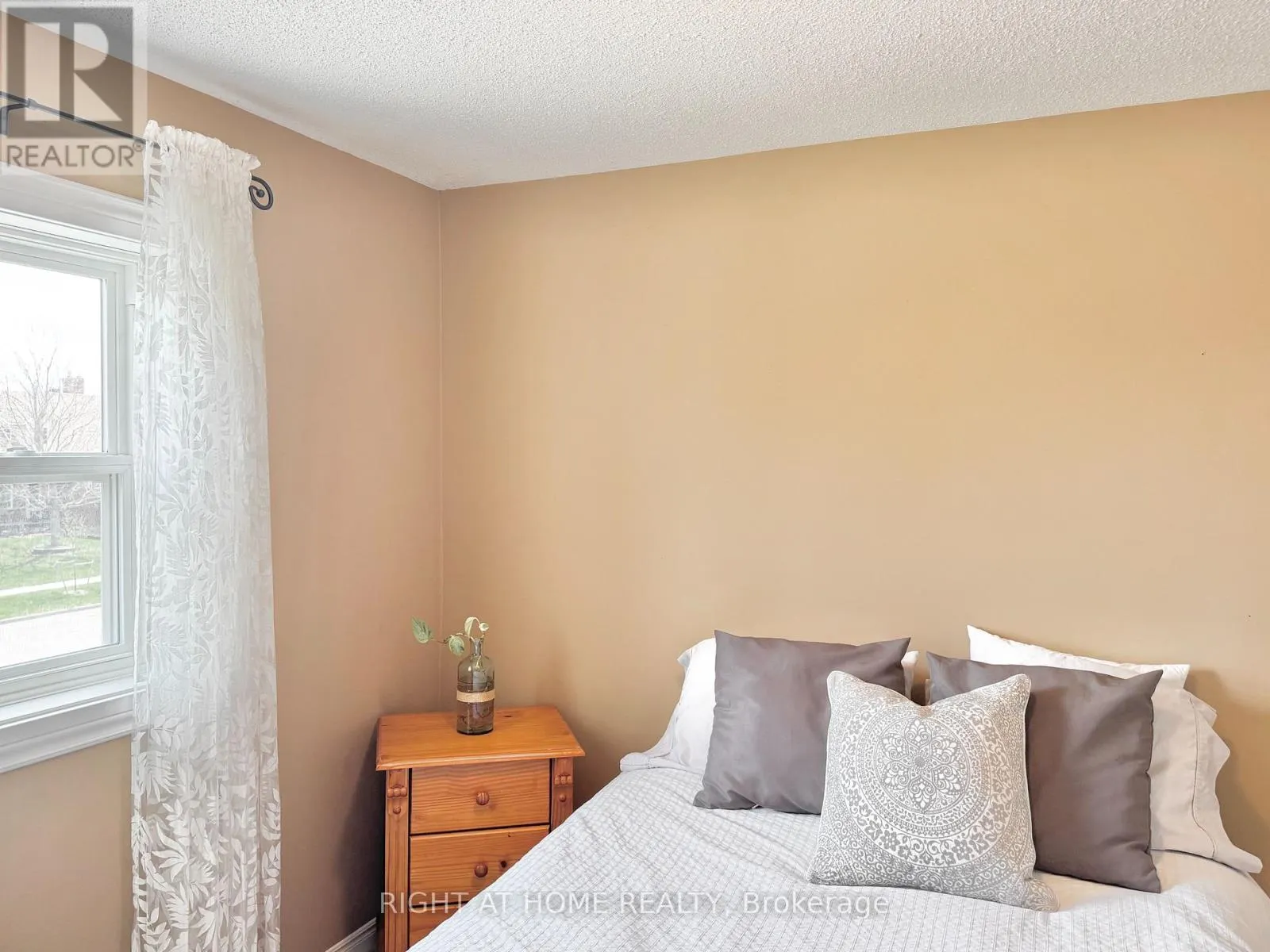 11 PASSMORE AVENUE