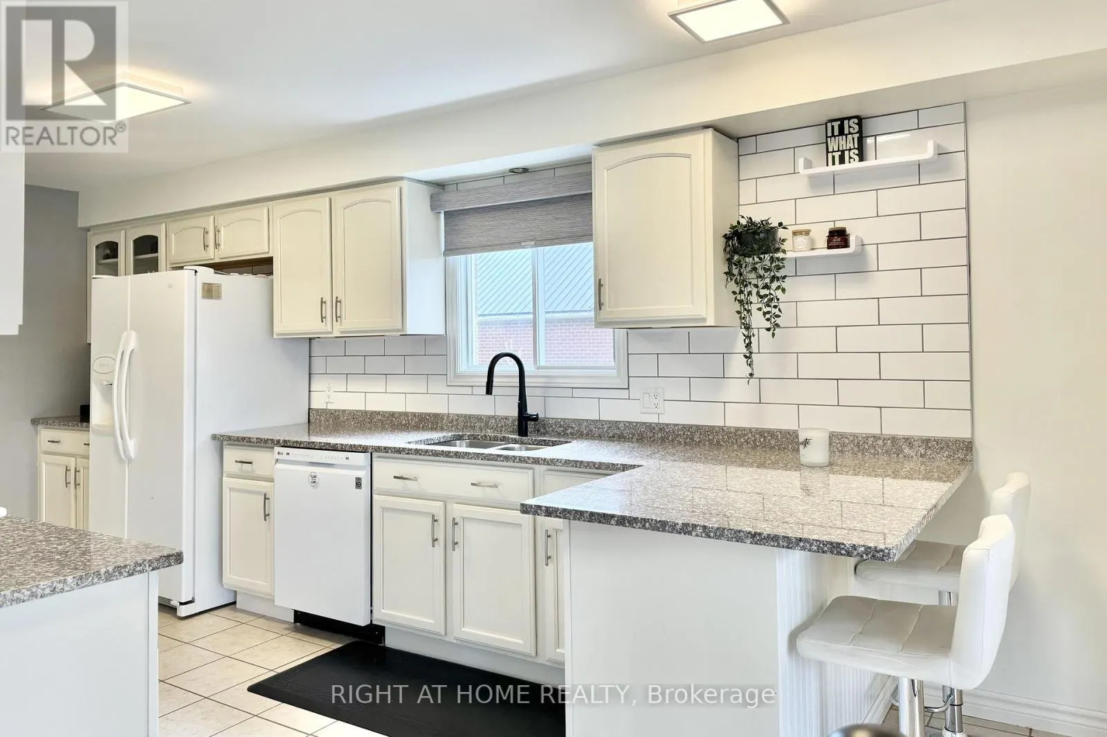 11 PASSMORE AVENUE