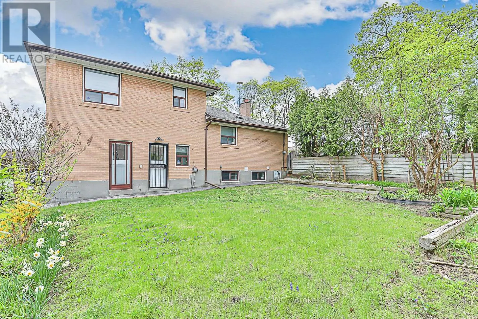 20 LADYWOOD DRIVE