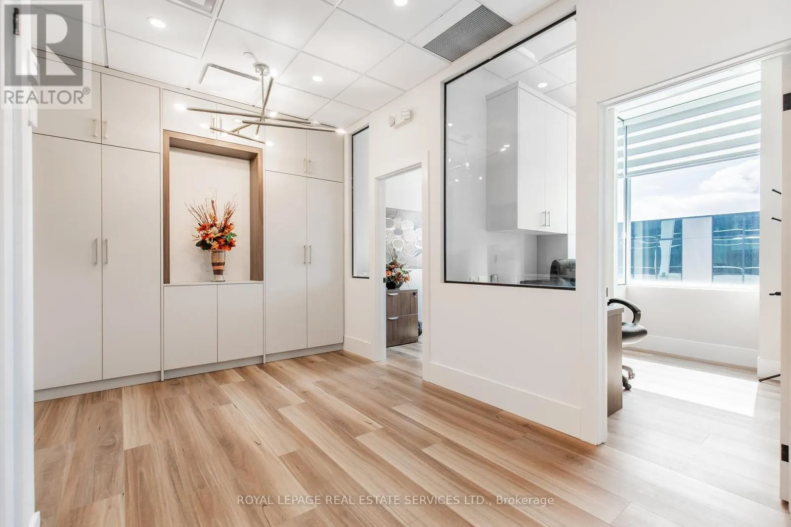 215 - 1670 NORTH SERVICE ROAD