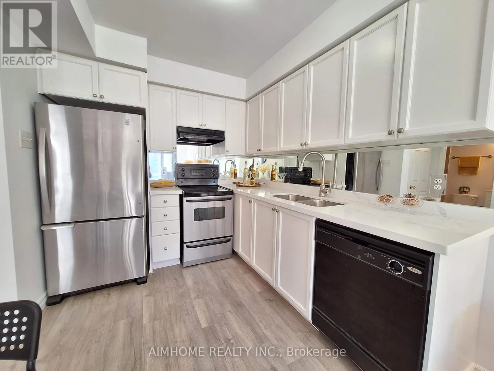 318 - 4975 SOUTHAMPTON DRIVE