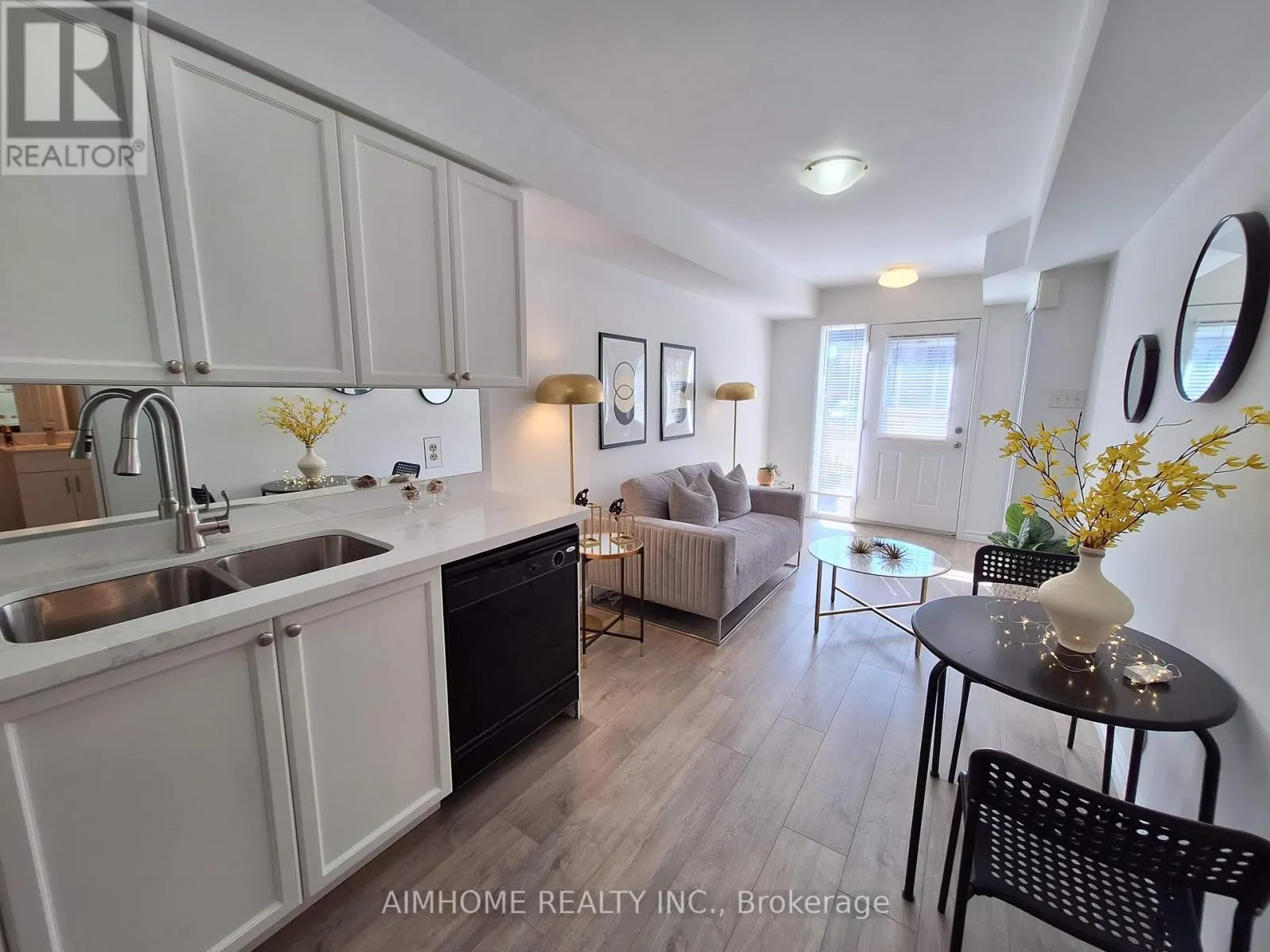 318 - 4975 SOUTHAMPTON DRIVE