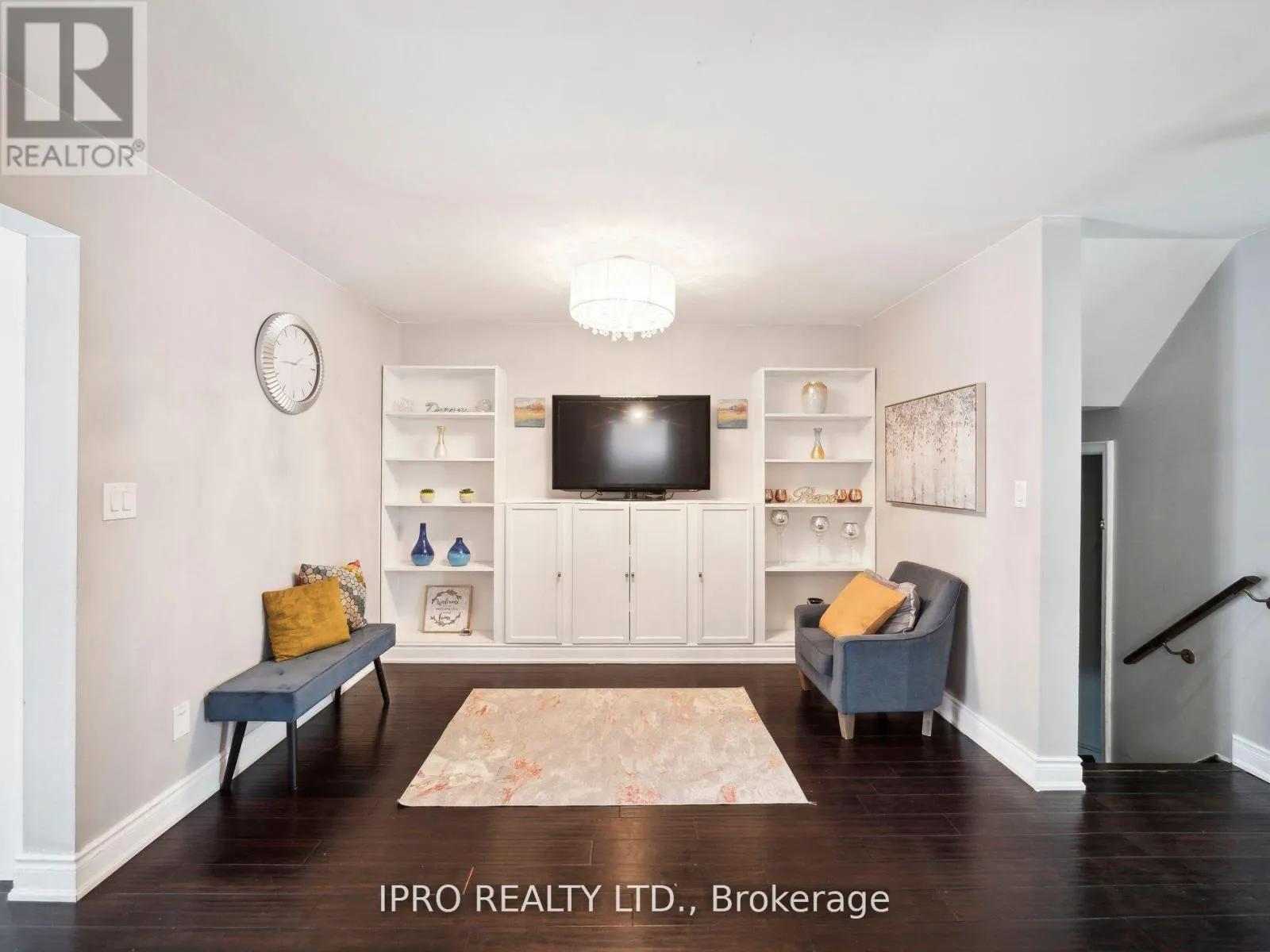 424 JAY CRESCENT